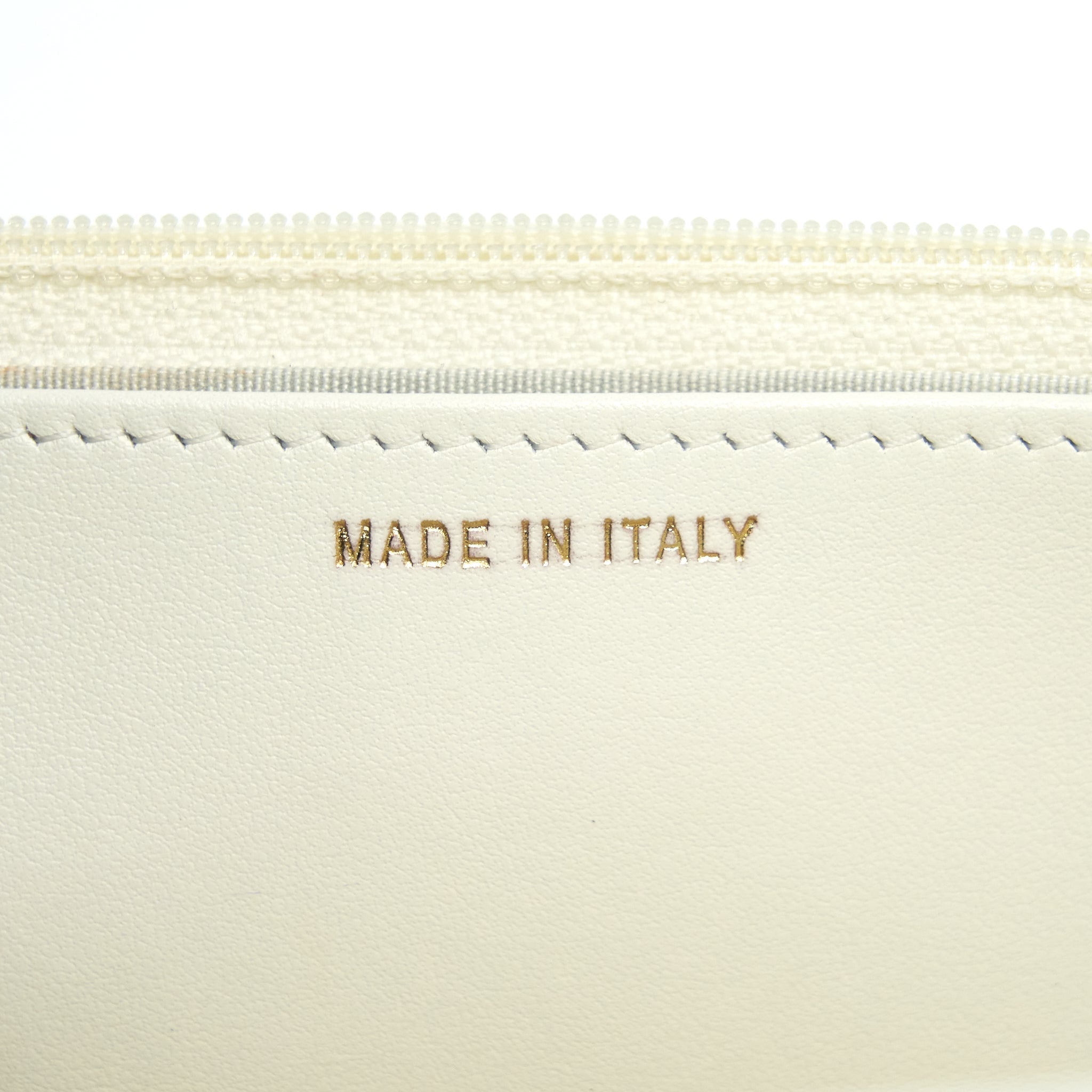 CHANEL BOY WALLET ON CHAIN CAVIAR WHITE LGHW (MICROCHIP)