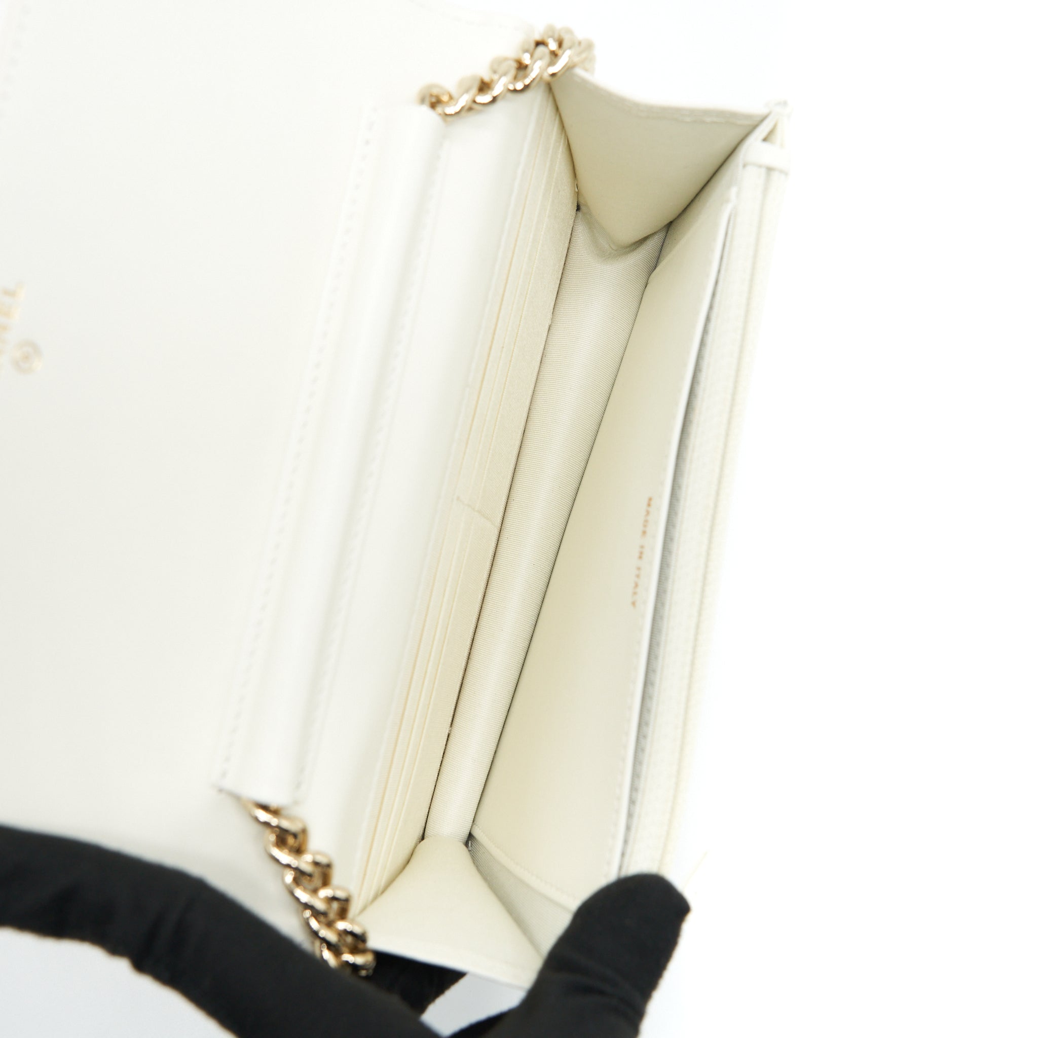 CHANEL BOY WALLET ON CHAIN CAVIAR WHITE LGHW (MICROCHIP)