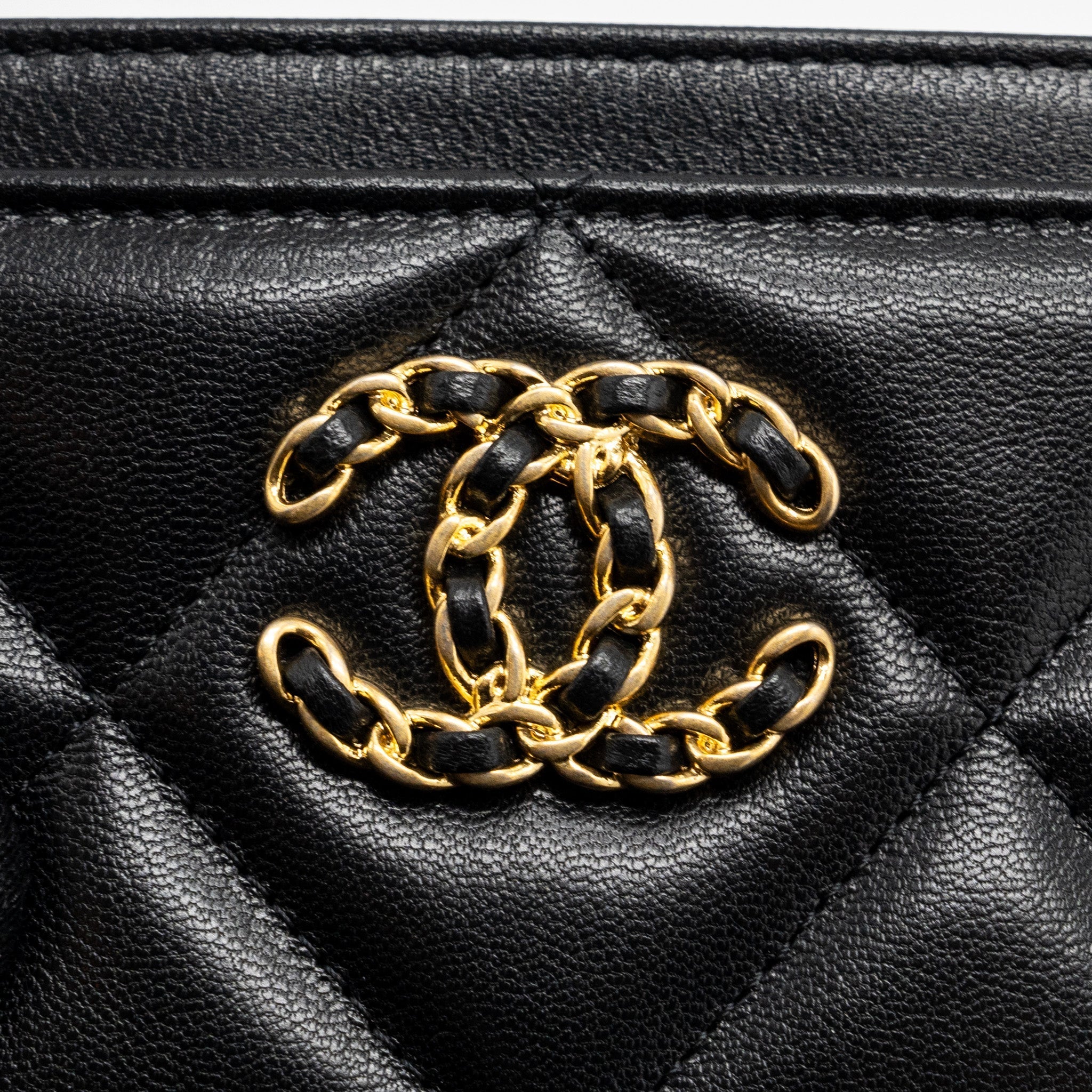 CHANEL 19 CARDHOLDER LAMBSKIN BLACK GHW