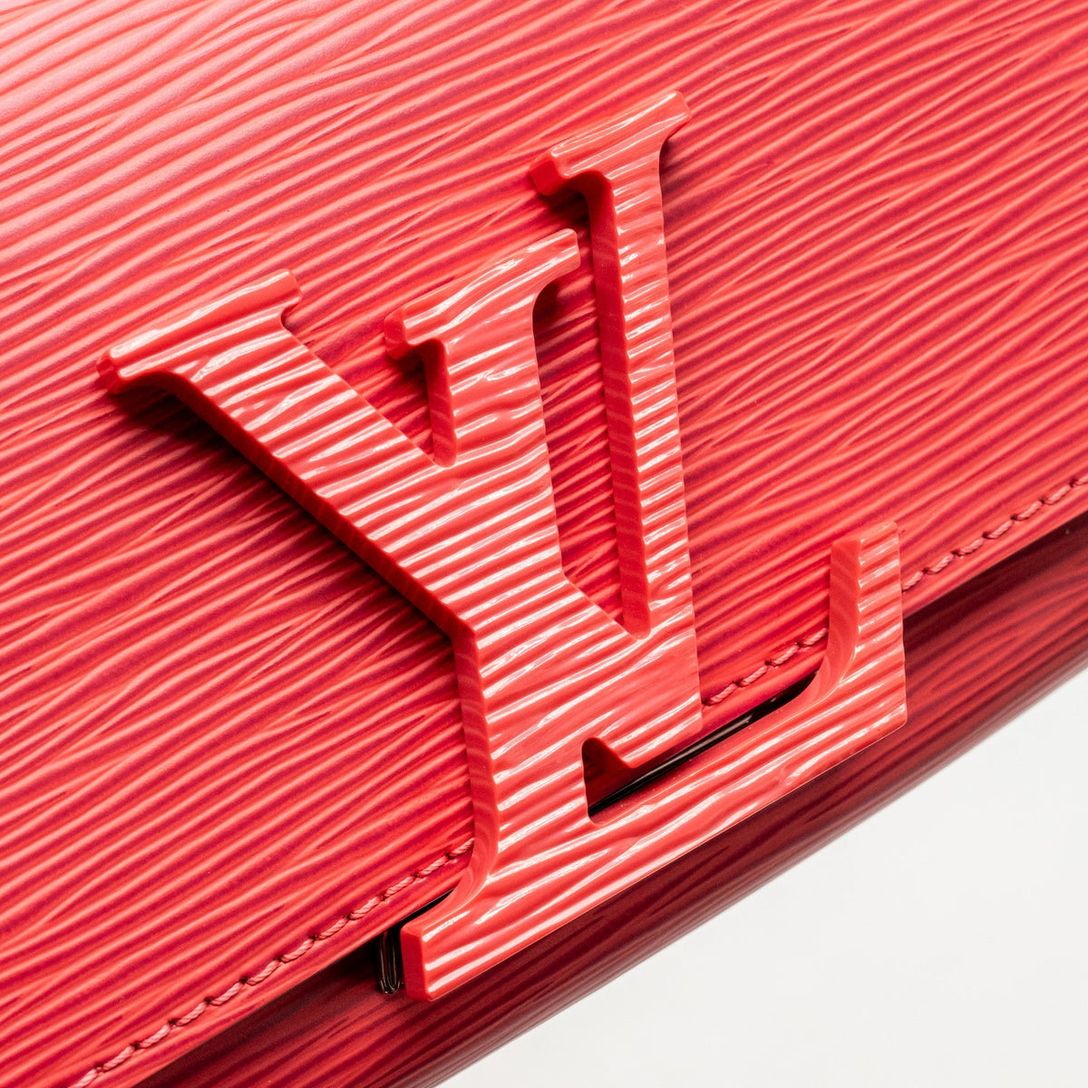 LOUIS VUITTON LOUISE CLUTCH PM EPI PINK SHW