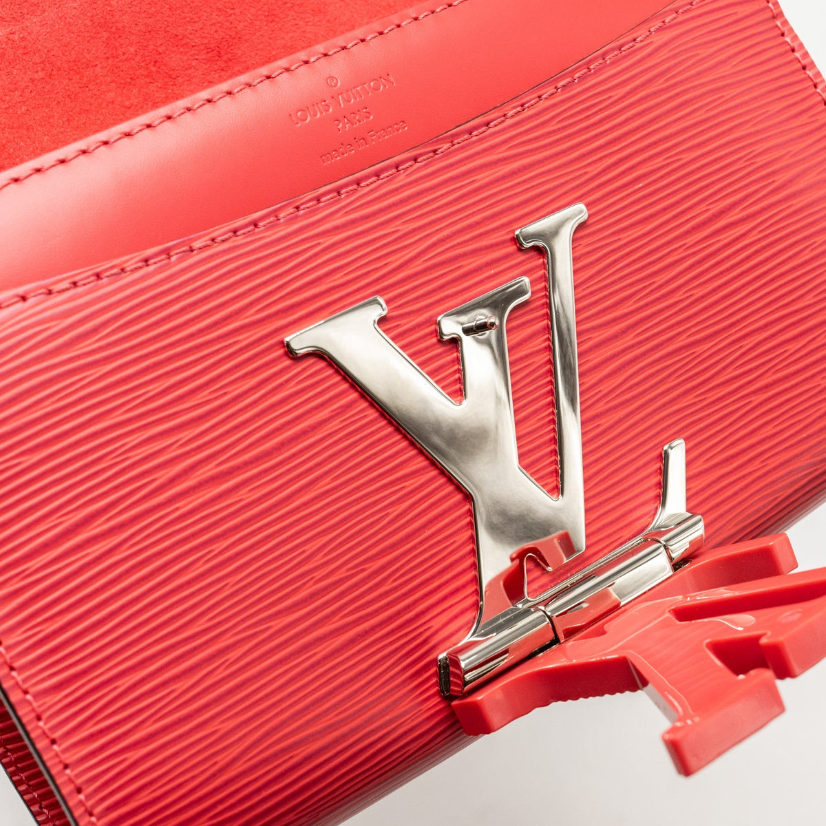 LOUIS VUITTON LOUISE CLUTCH PM EPI PINK SHW
