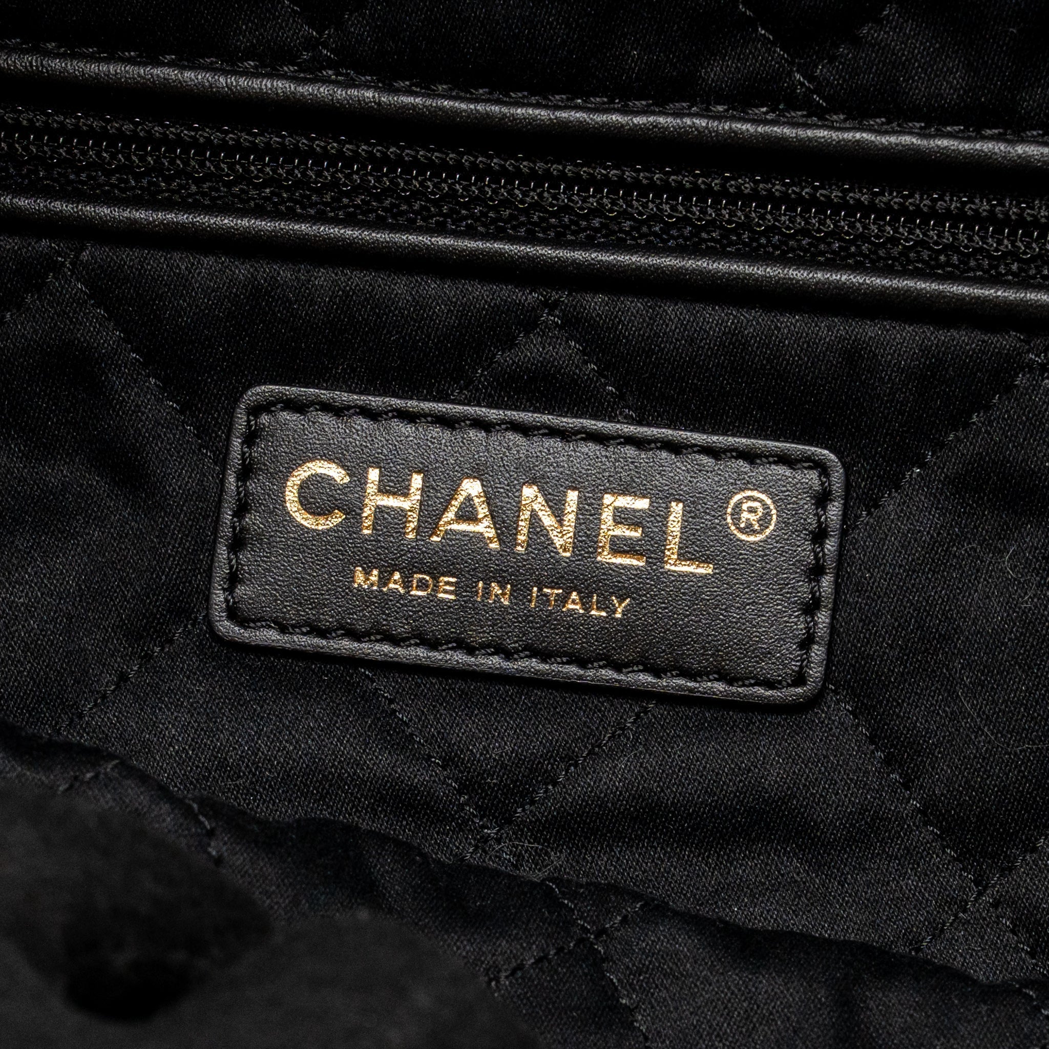 CHANEL SMALL 22 BAG SHINY CALFSKIN BLACK GHW (MICROCHIP)