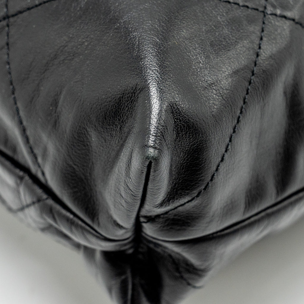 CHANEL 23A MEDIUM 22 BAG CALFSKIN BLACK GHW (MICROCHIP)