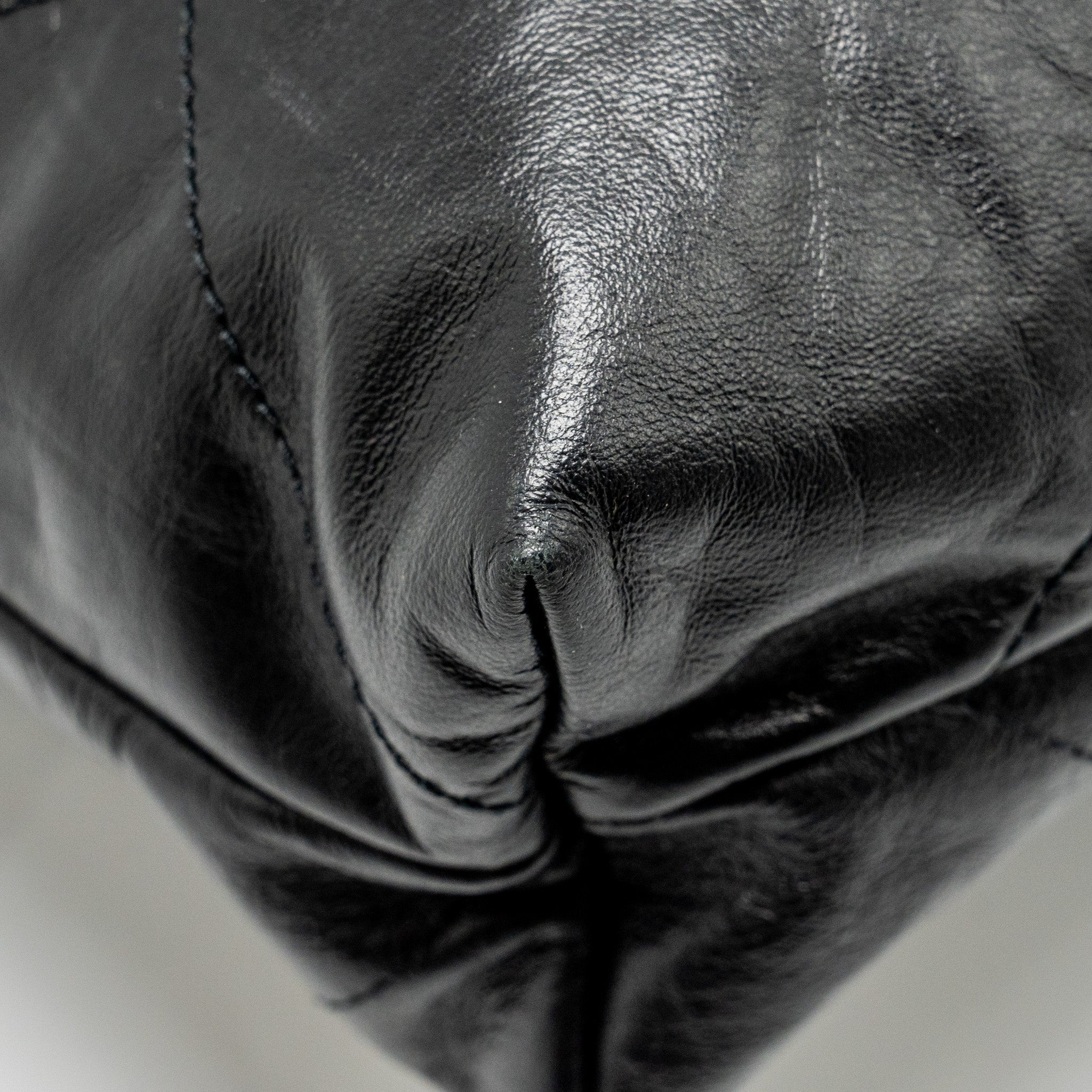 CHANEL 23A MEDIUM 22 BAG CALFSKIN BLACK GHW (MICROCHIP)