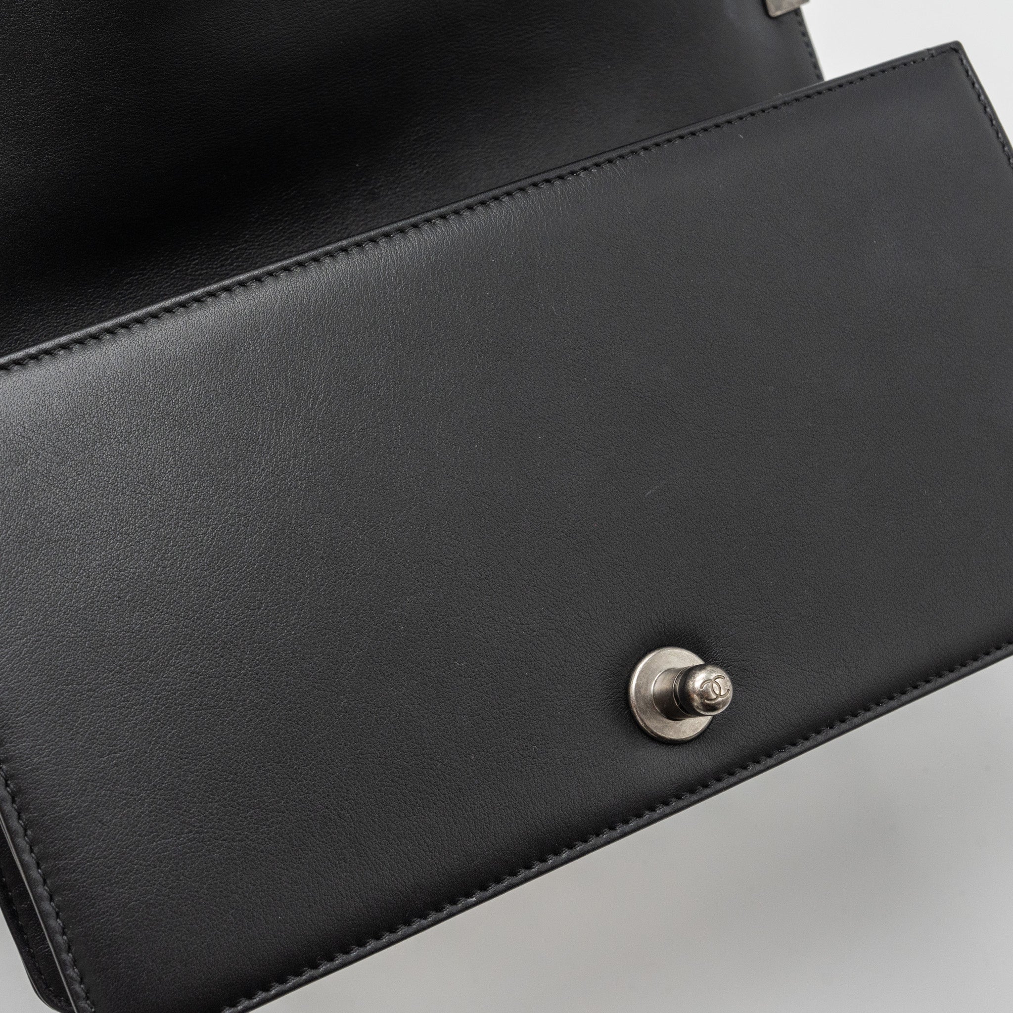 CHANEL MEDIUM BOY BAG LAMBSKIN BLACK RUTHENIUM HARDWARE