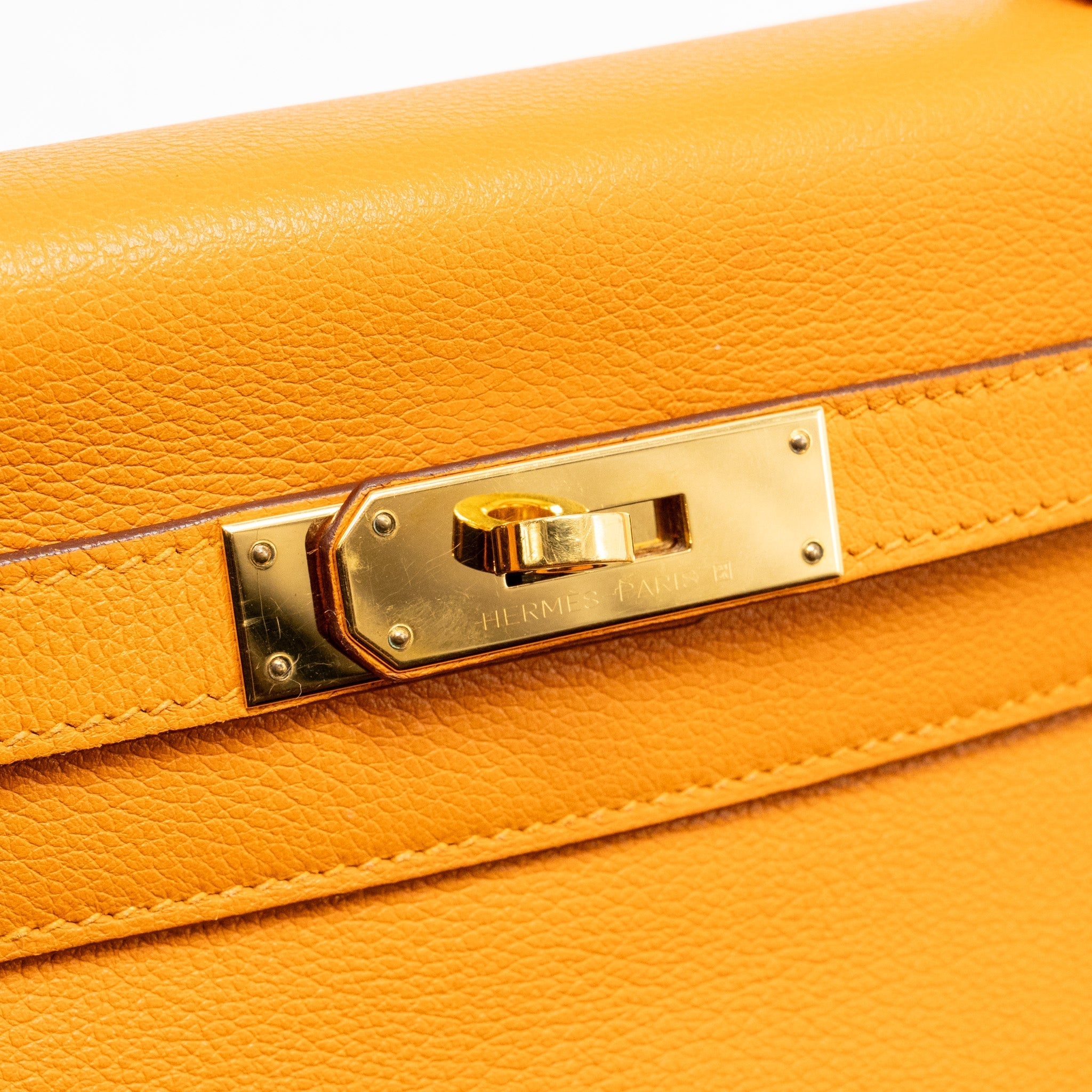 HERMES KELLY 28 EVECOLOR APRICOT GHW