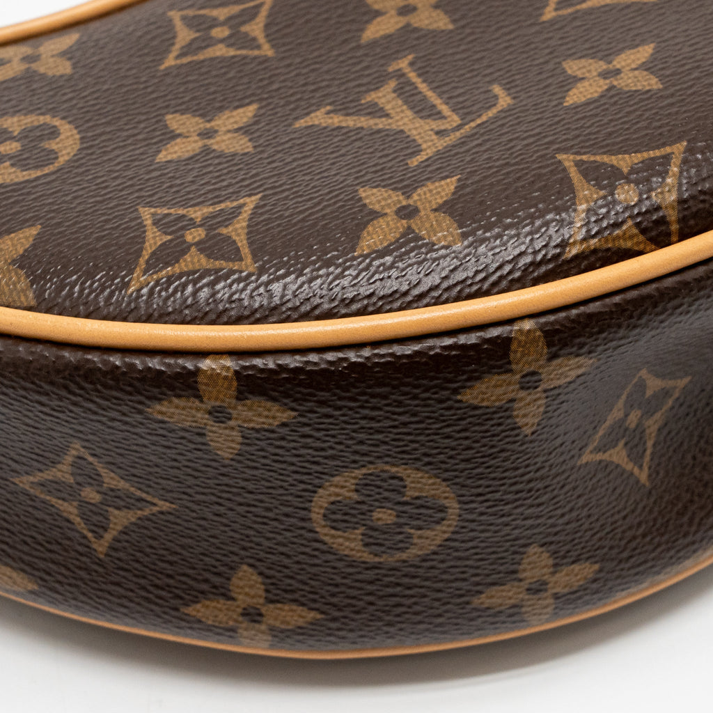 LOUIS VUITTON LOOP MONOGRAM CANVAS GHW