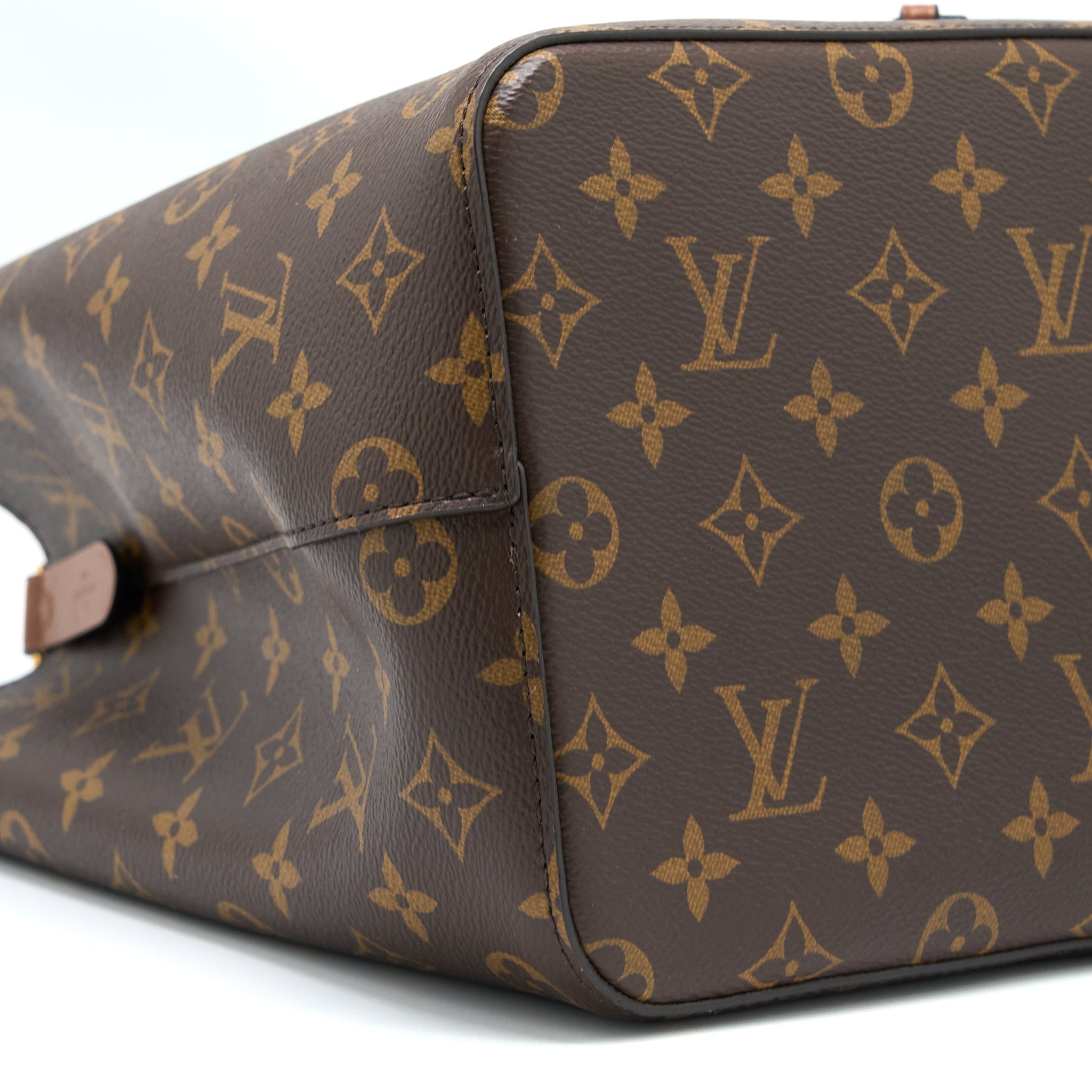 LOUIS VUITTON NEONOE MONOGRAM CANVAS BROWN GHW