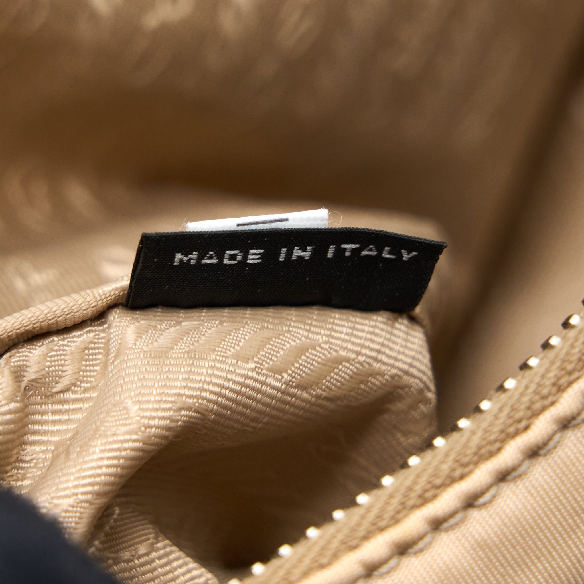 PRADA RE-EDITION 2005 RE-NYLON CAMMEO SHW