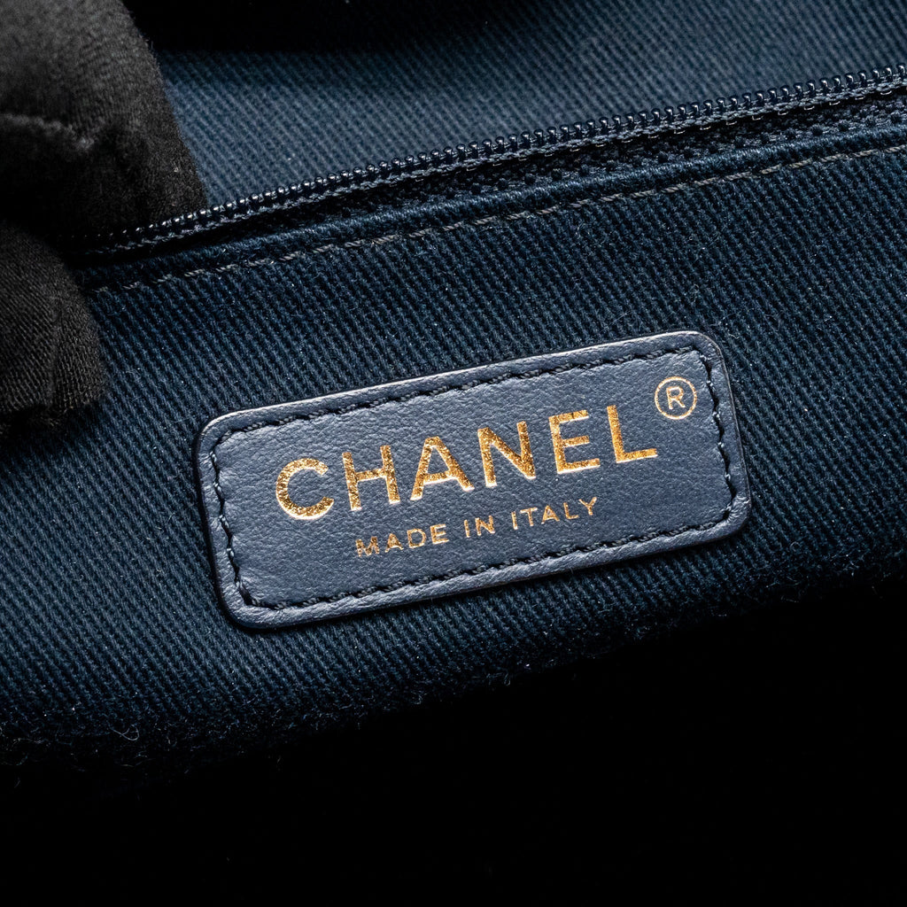 CHANEL LARGE DEAUVILLE TOTE SHOPPING BAG DENIM/LEATHER NAVY BLUE/GOLD GHW