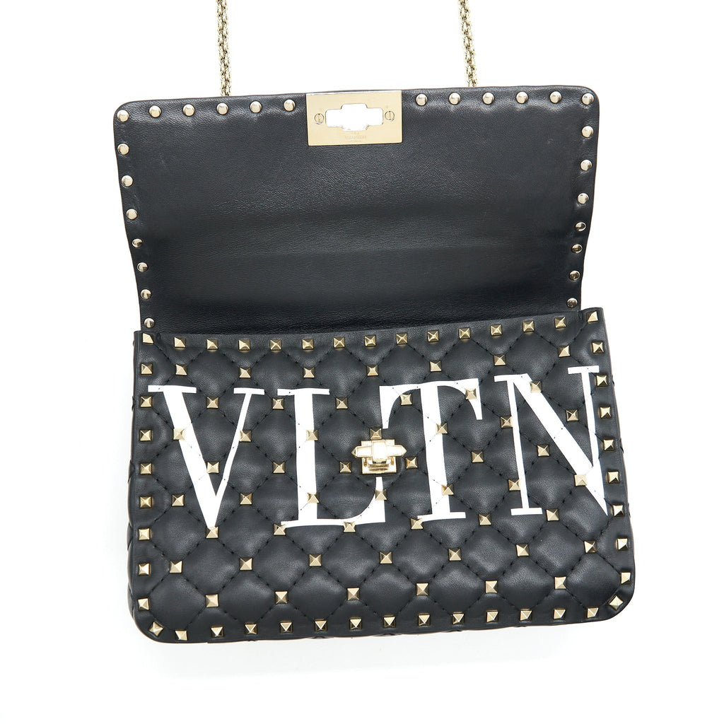 VALENTINO GARAVANI MEDIUM ROCKSTUD SPIKE SHOULDER BLACK LETTER PRINT LGHW