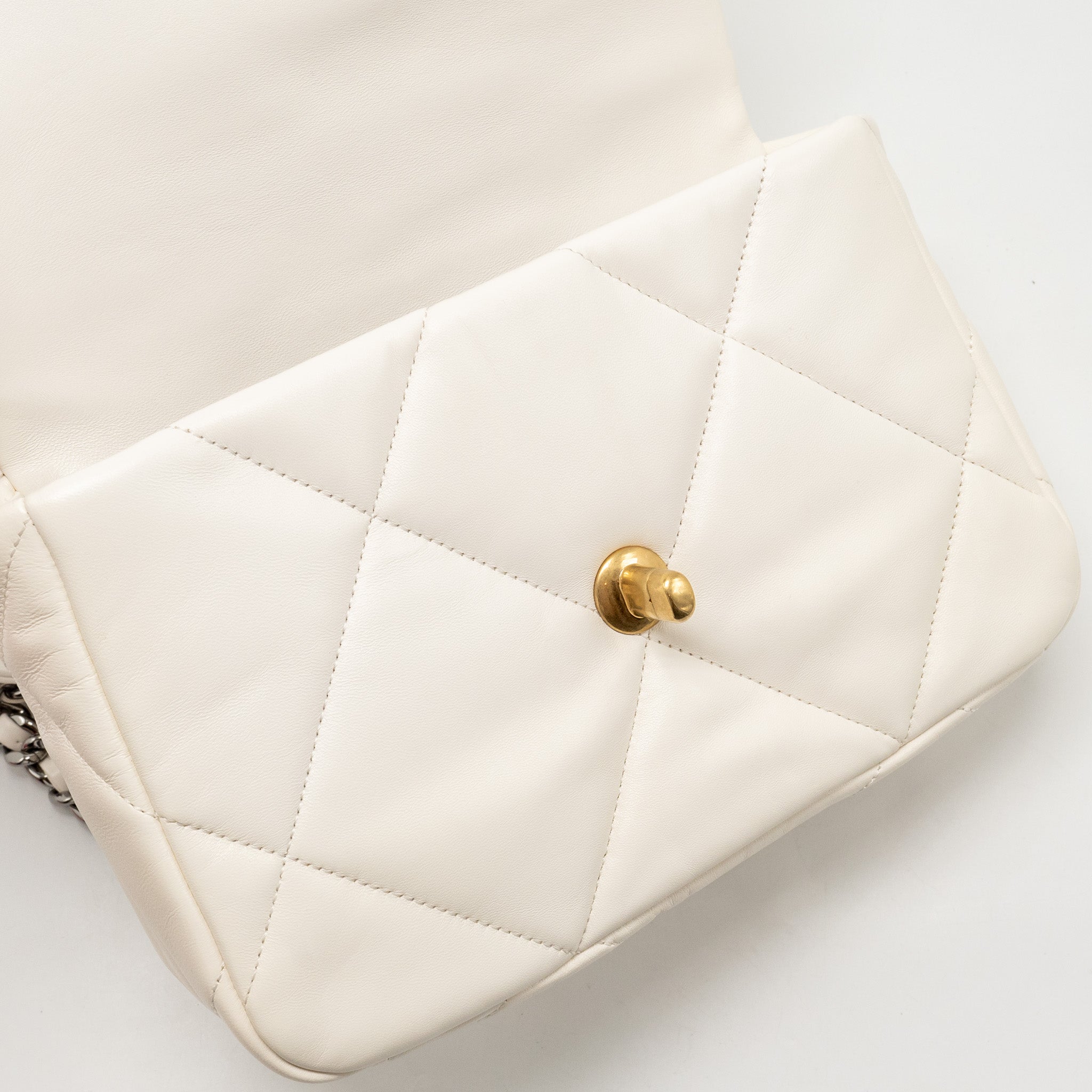 CHANEL SMALL 19 BAG LAMBSKIN WHITE MULTICOLOUR HARDWARE (MICROCHIP)