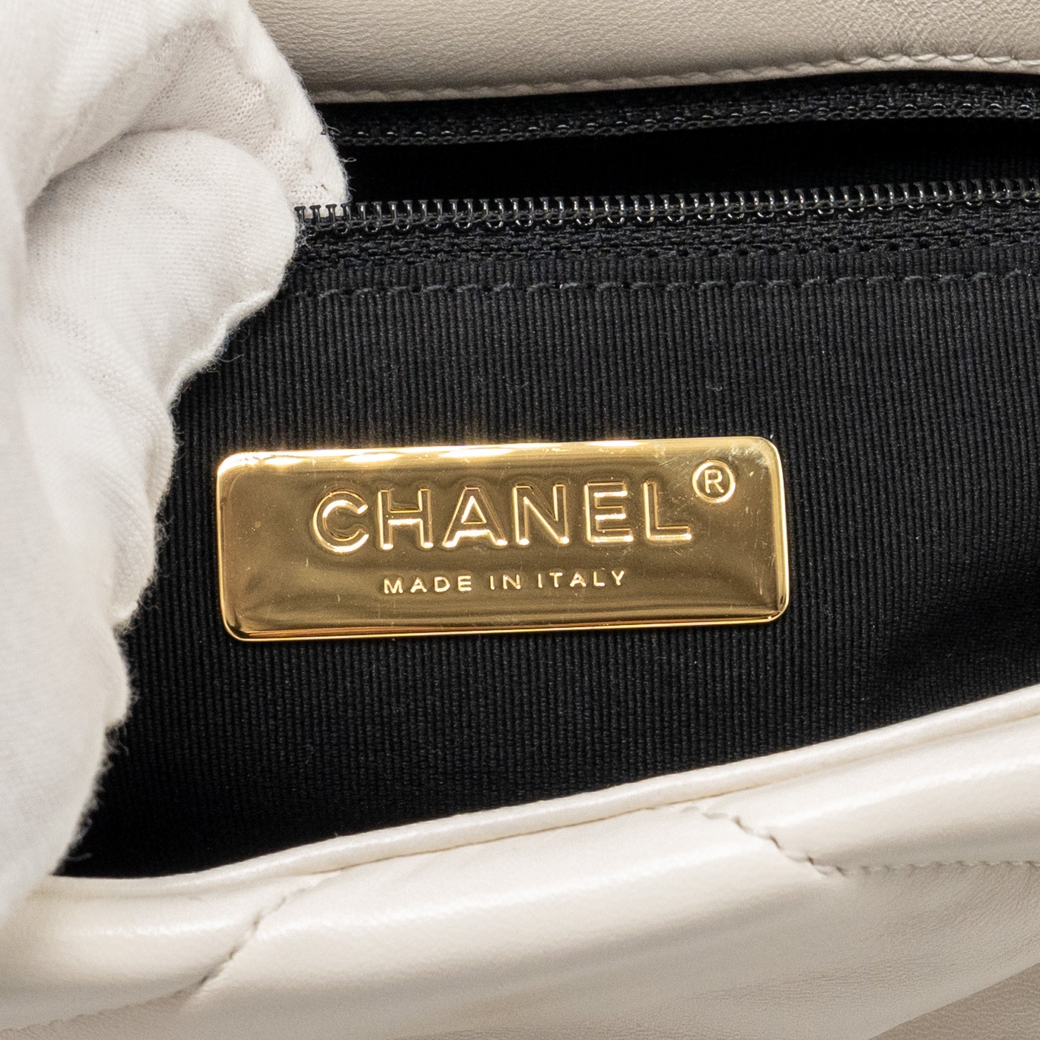 CHANEL SMALL 19 BAG LAMBSKIN WHITE MULTICOLOUR HARDWARE (MICROCHIP)