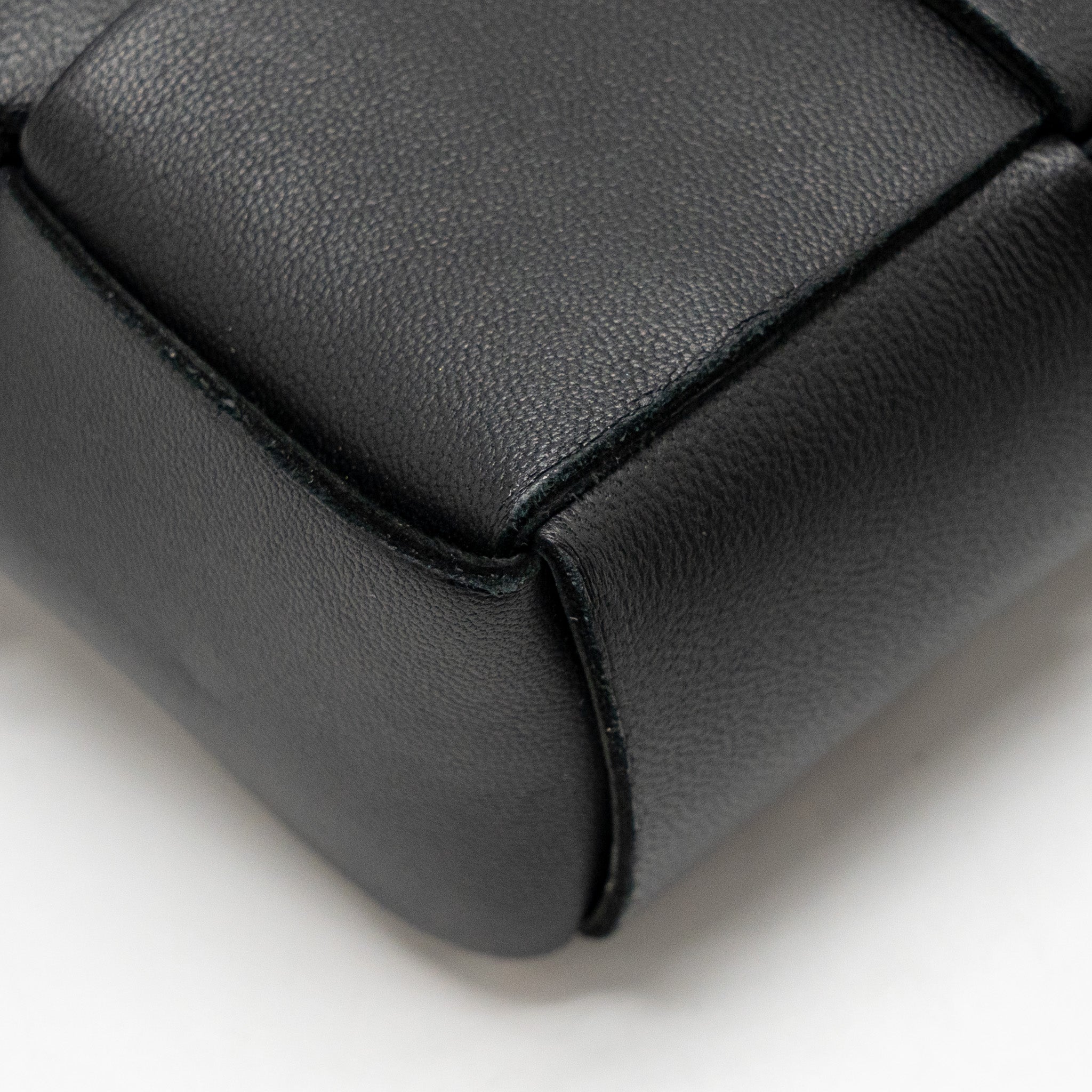 BOTTEGA VENETA CASSETTE BELT BAG CALFSKIN BLACK GHW