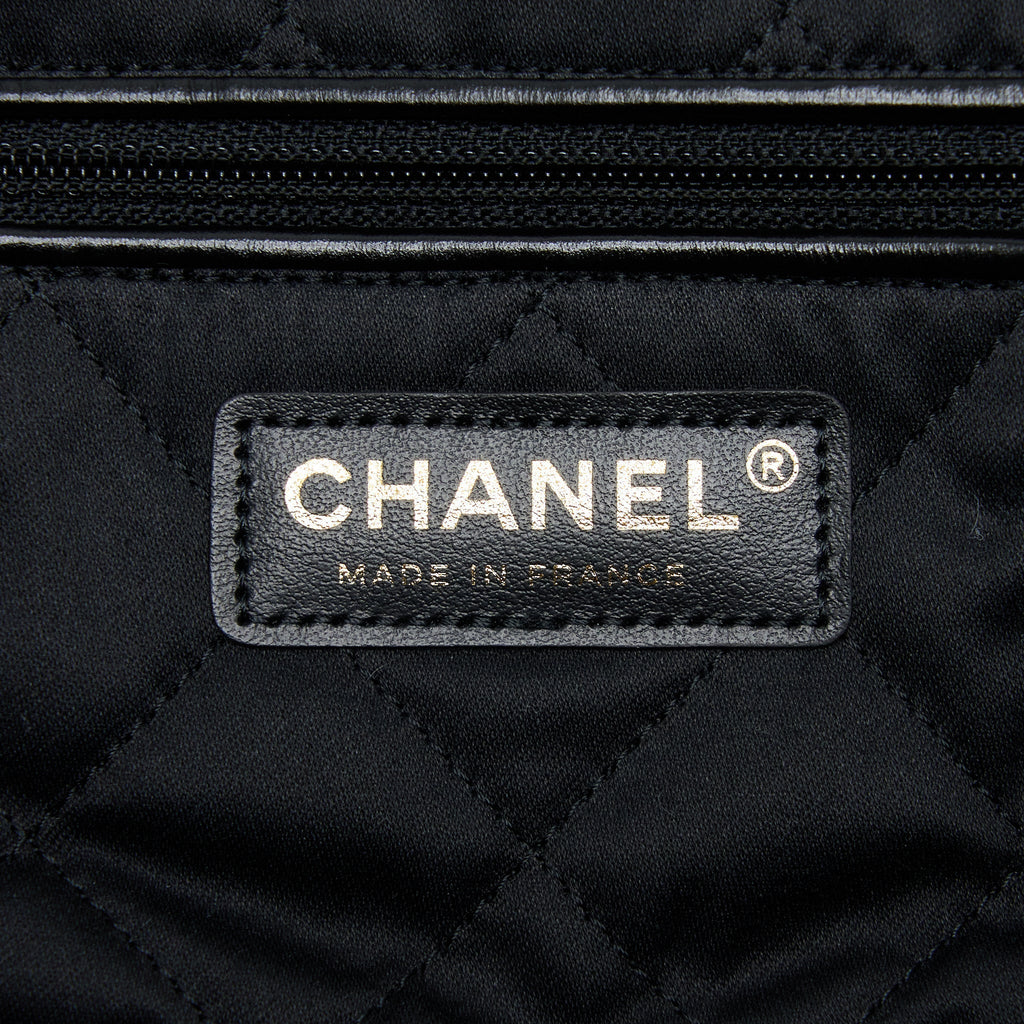 CHANEL MEDIUM 22 BAG GOLD LETTER SHINY CALFSKIN BLACK GHW (MICROCHIP)