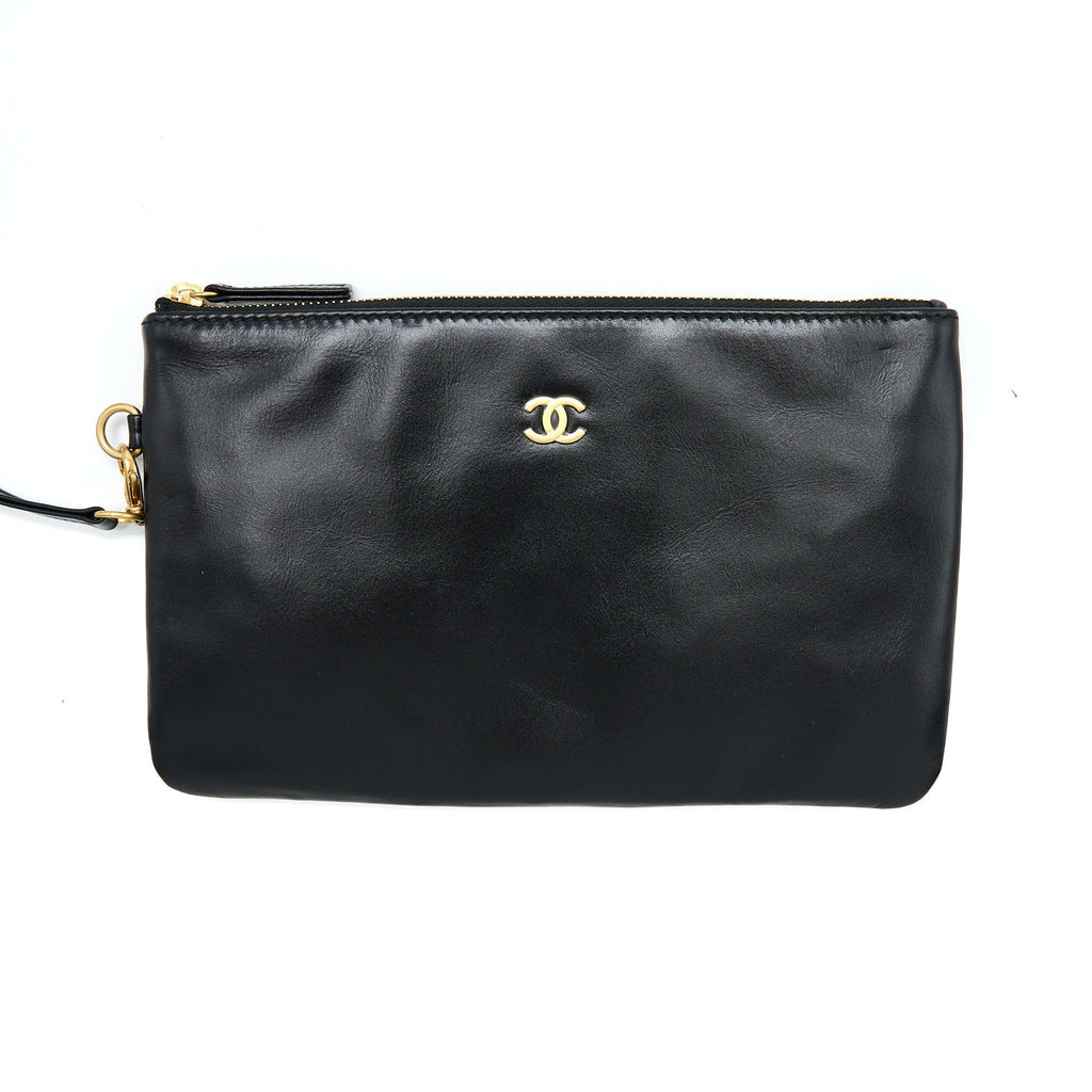 CHANEL MEDIUM 22 BAG GOLD LETTER SHINY CALFSKIN BLACK GHW (MICROCHIP)