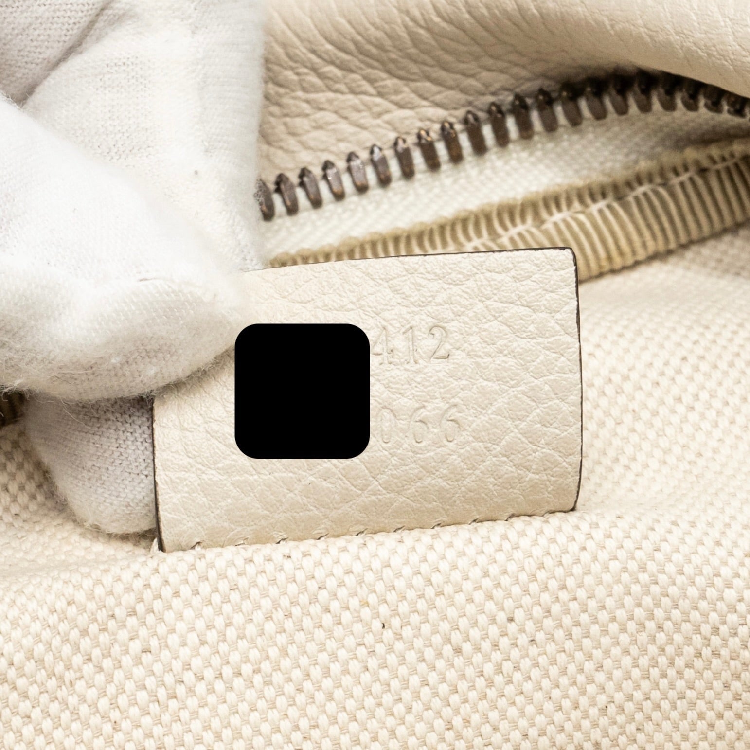 GUCCI LOGO PRINT BELT BAG CALFSKIN WHITE GHW