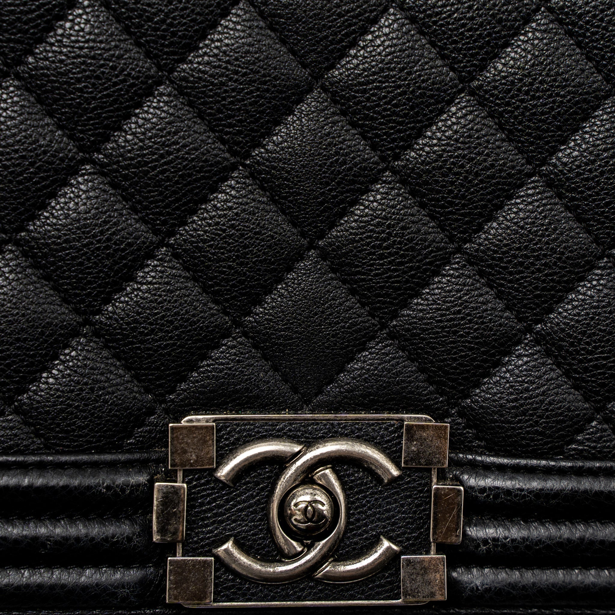 CHANEL MEDIUM BOY BAG GRAINED CALFSKIN BLACK RUTHENIUM HARDWARE