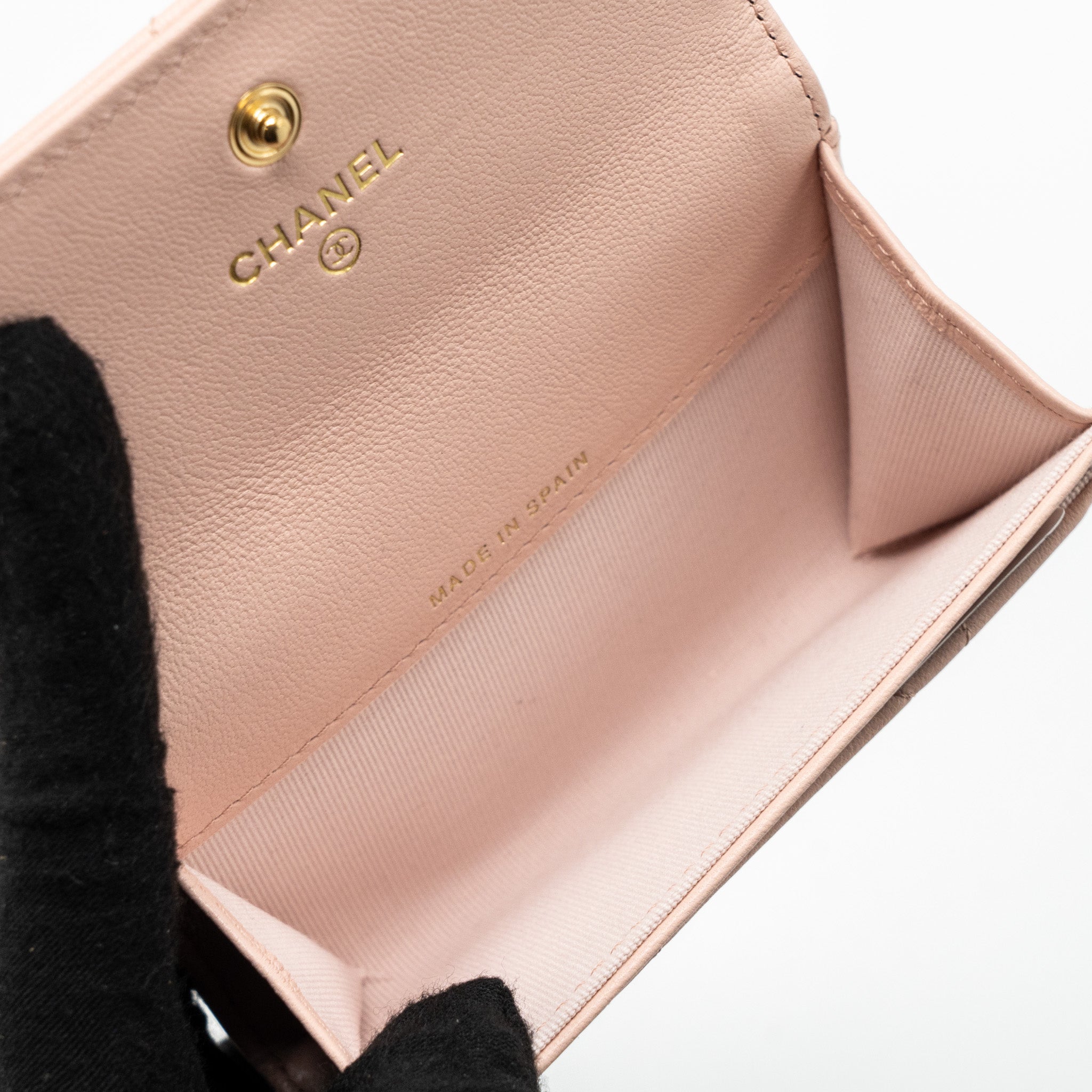 CHANEL 19 CARD HOLDER LAMBSKIN LIGHT PINK GHW (MICROCHIP)