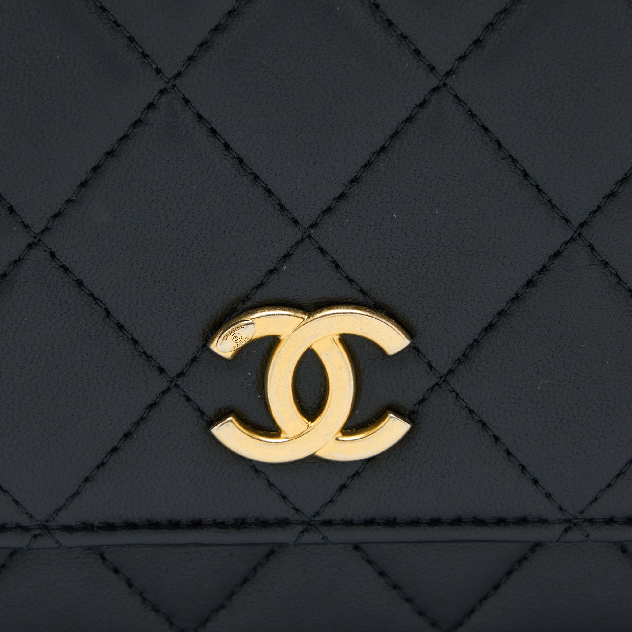 CHANEL DETAILED TOP HANDLE WALLET ON CHAIN LAMBSKIN BLACK BRUSHED GHW (MICROCHIP)