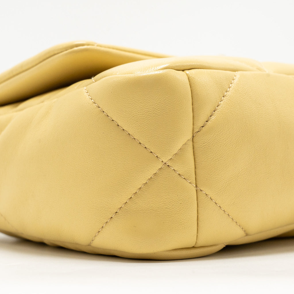 CHANEL SMALL 19 BAG LAMBSKIN YELLOW MULTICOLOUR HARDWARE (MICROCHIP)