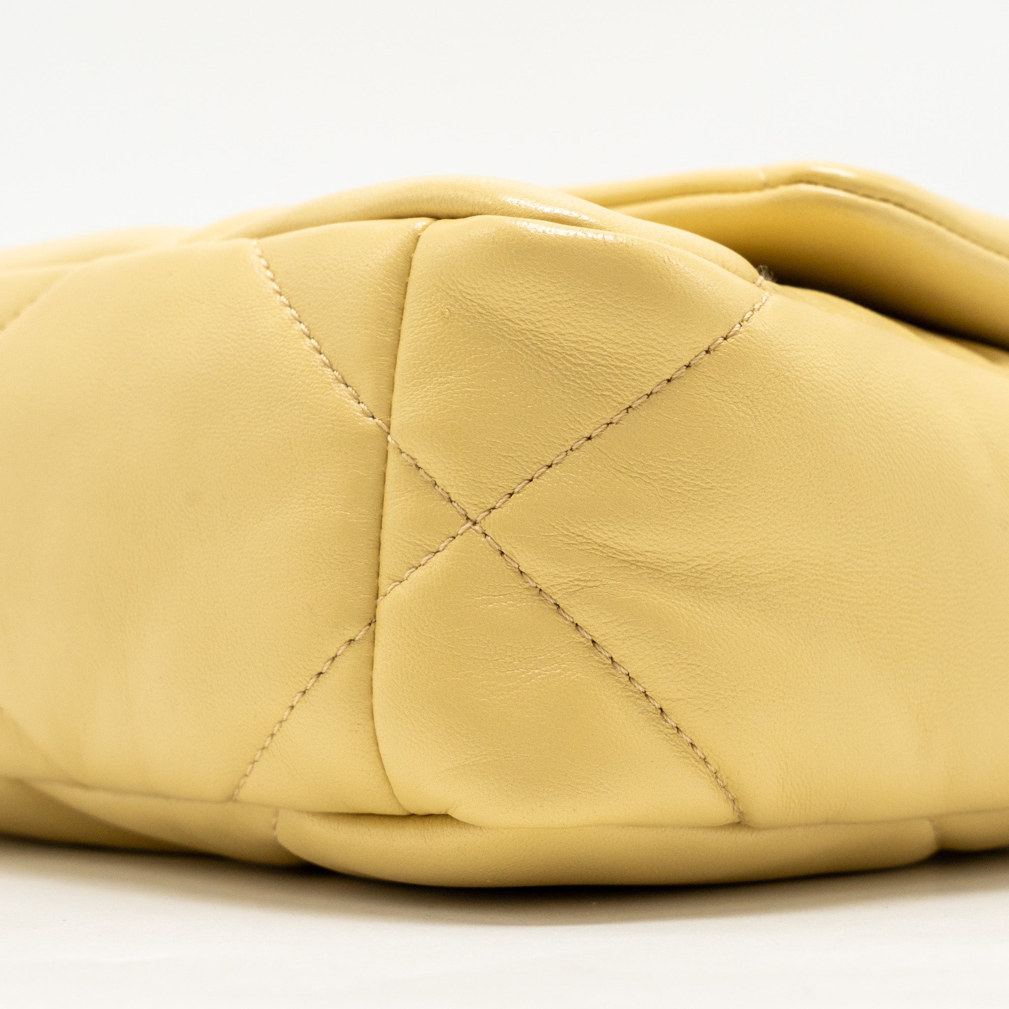 CHANEL SMALL 19 BAG LAMBSKIN YELLOW MULTICOLOUR HARDWARE (MICROCHIP)