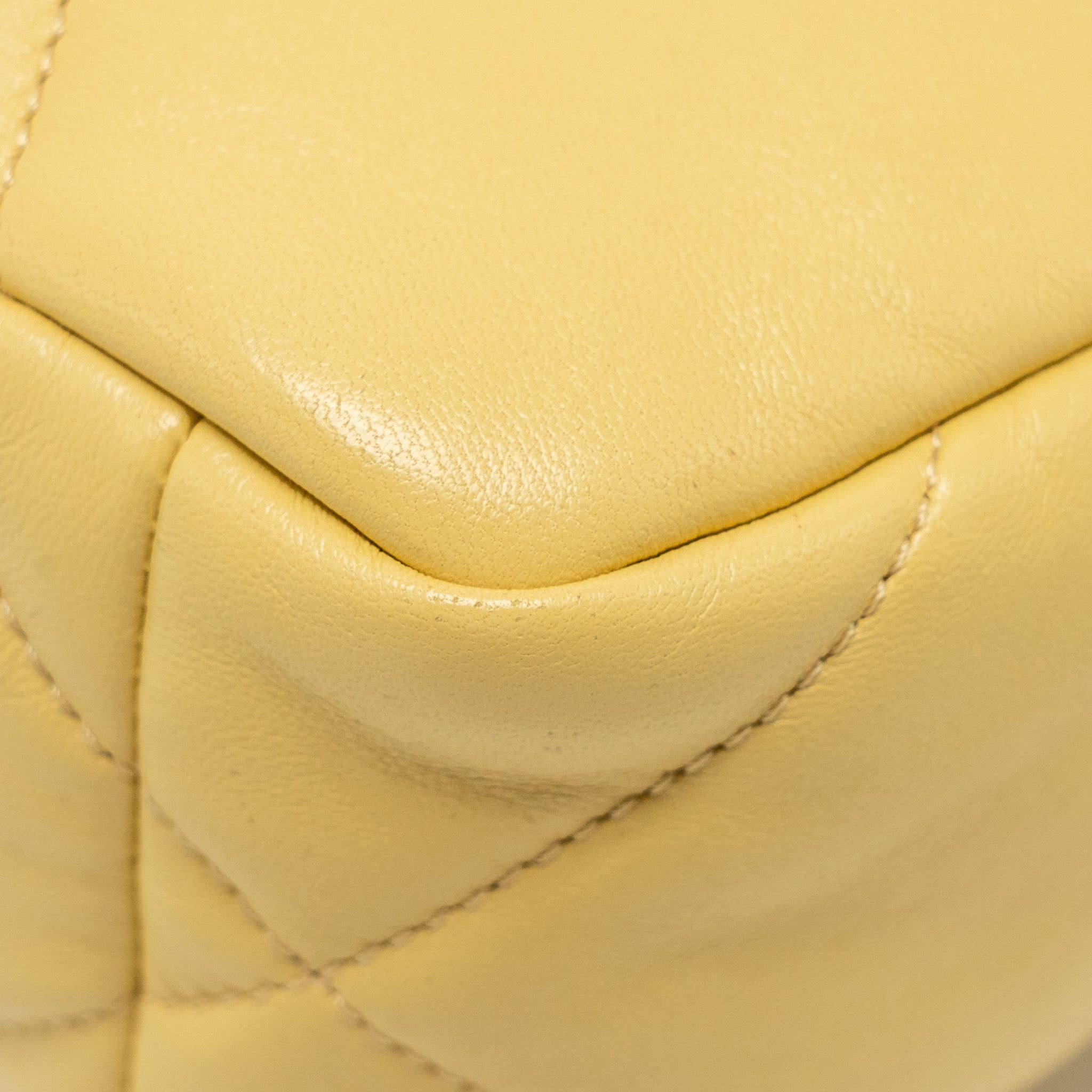 CHANEL SMALL 19 BAG LAMBSKIN YELLOW MULTICOLOUR HARDWARE (MICROCHIP)