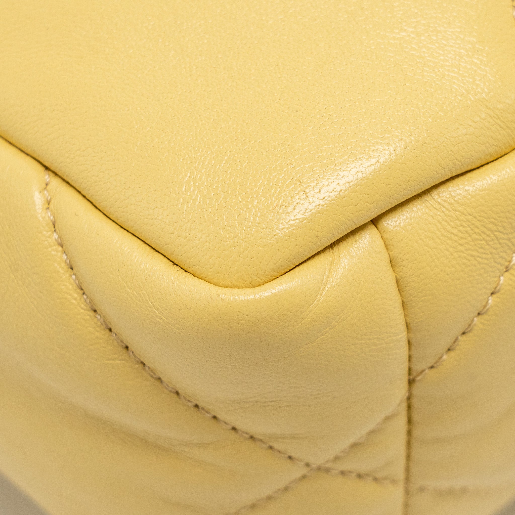 CHANEL SMALL 19 BAG LAMBSKIN YELLOW MULTICOLOUR HARDWARE (MICROCHIP)