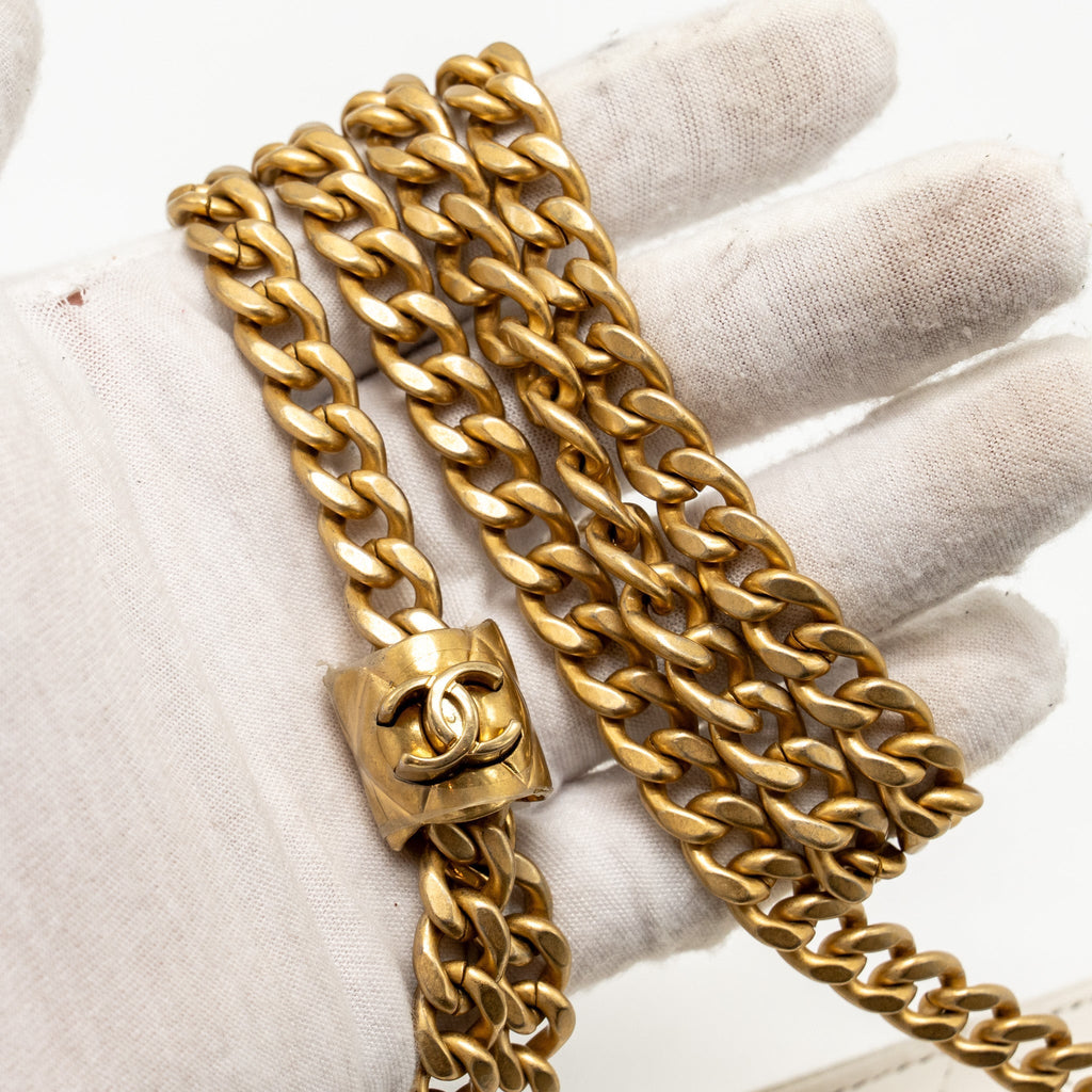 CHANEL GOLD PILLAR ADJUSTABLE CHAIN LONG VANITY LAMBSKIN WHITE GHW (MICROCHIP)