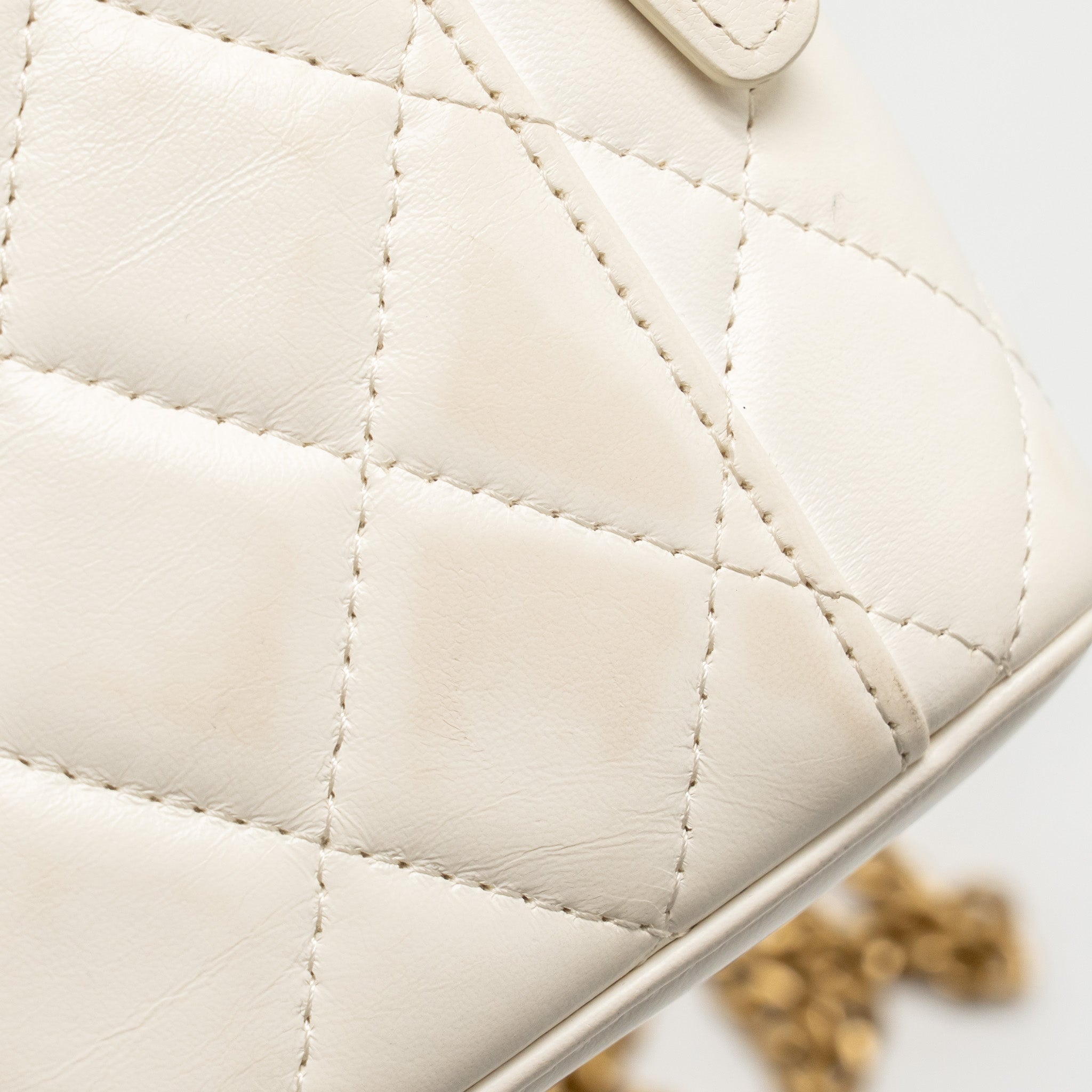 CHANEL GOLD PILLAR ADJUSTABLE CHAIN LONG VANITY LAMBSKIN WHITE GHW (MICROCHIP)