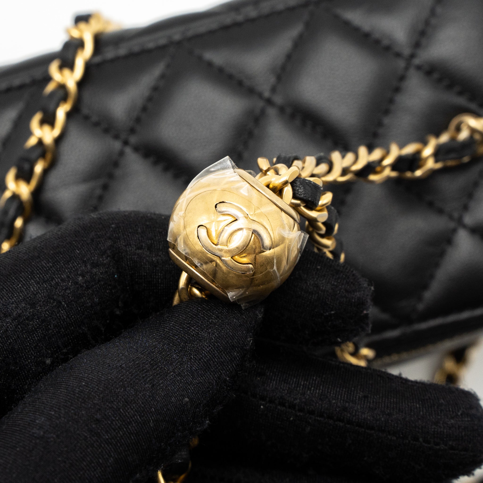 CHANEL PEARL CRUSH LONG VANITY WITH CHAIN LAMBSKIN BLACK GHW (MICROCHIP)