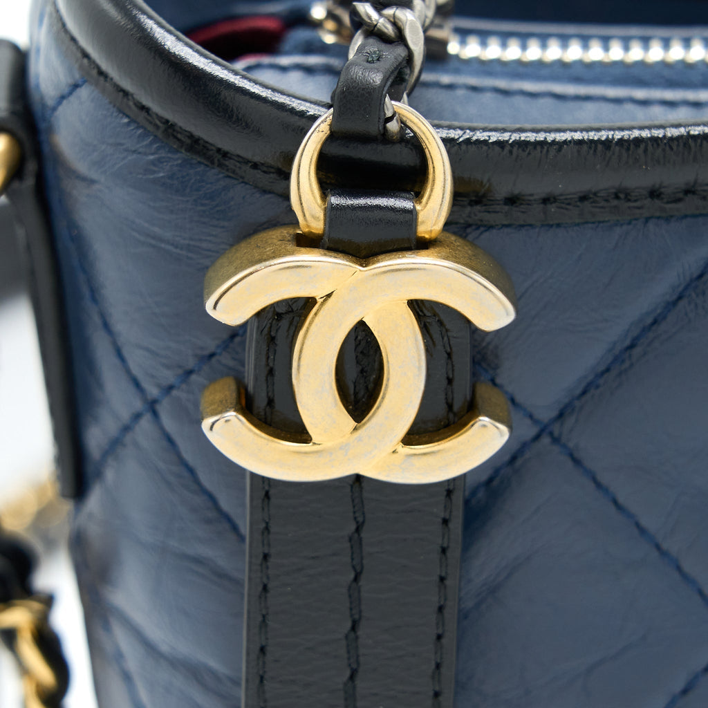 CHANEL SMALL GABRIELLE HOBO BAG AGED CALFSKIN NAVY/BLACK MULTICOLOUR HARDWARE