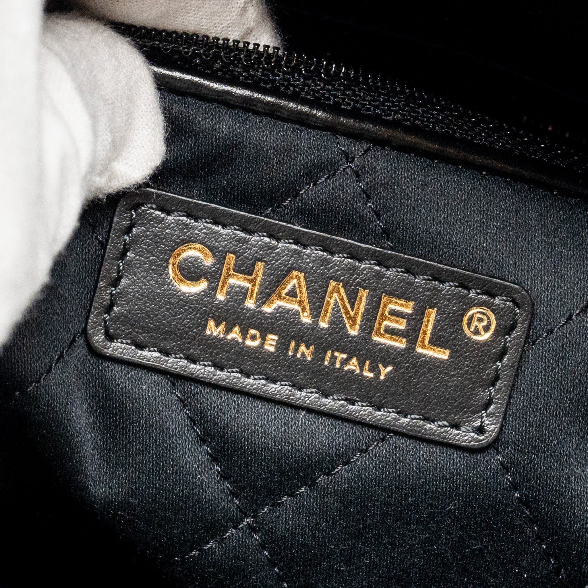 CHANEL SMALL 22BAG SHINY CALFSKIN BLACK GHW (MICROCHIP)