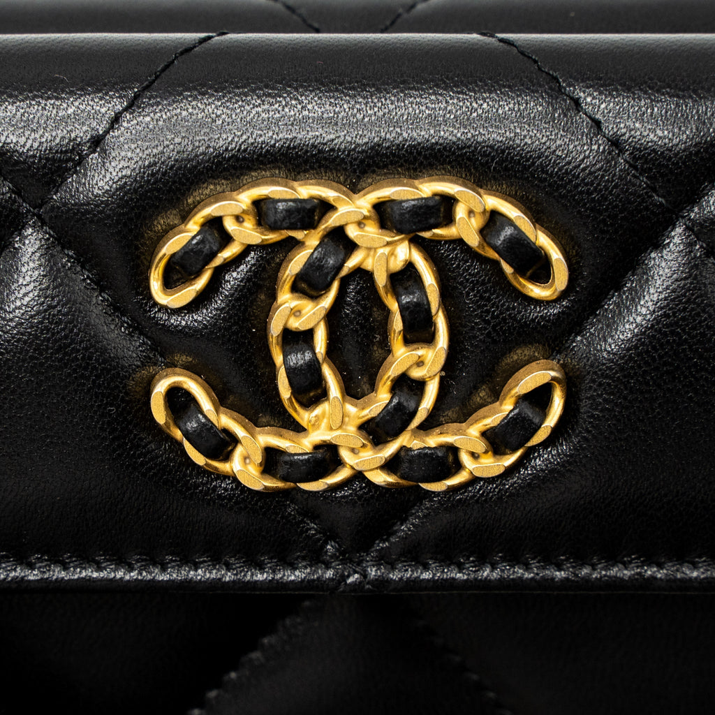 CHANEL 19 FLAP COMPACT WALLET LAMBSKIN BLACK GHW (MICROCHIP)
