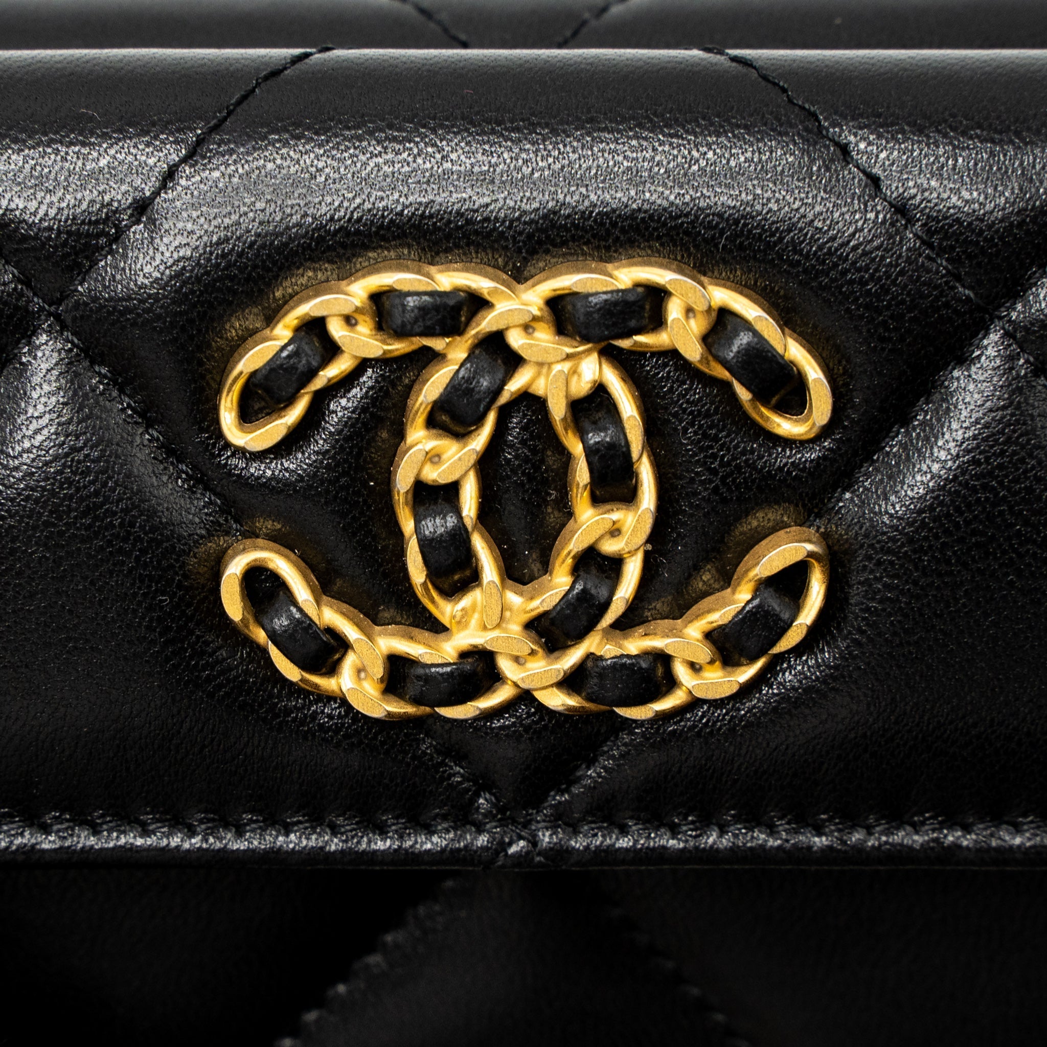 CHANEL 19 FLAP COMPACT WALLET LAMBSKIN BLACK GHW (MICROCHIP)