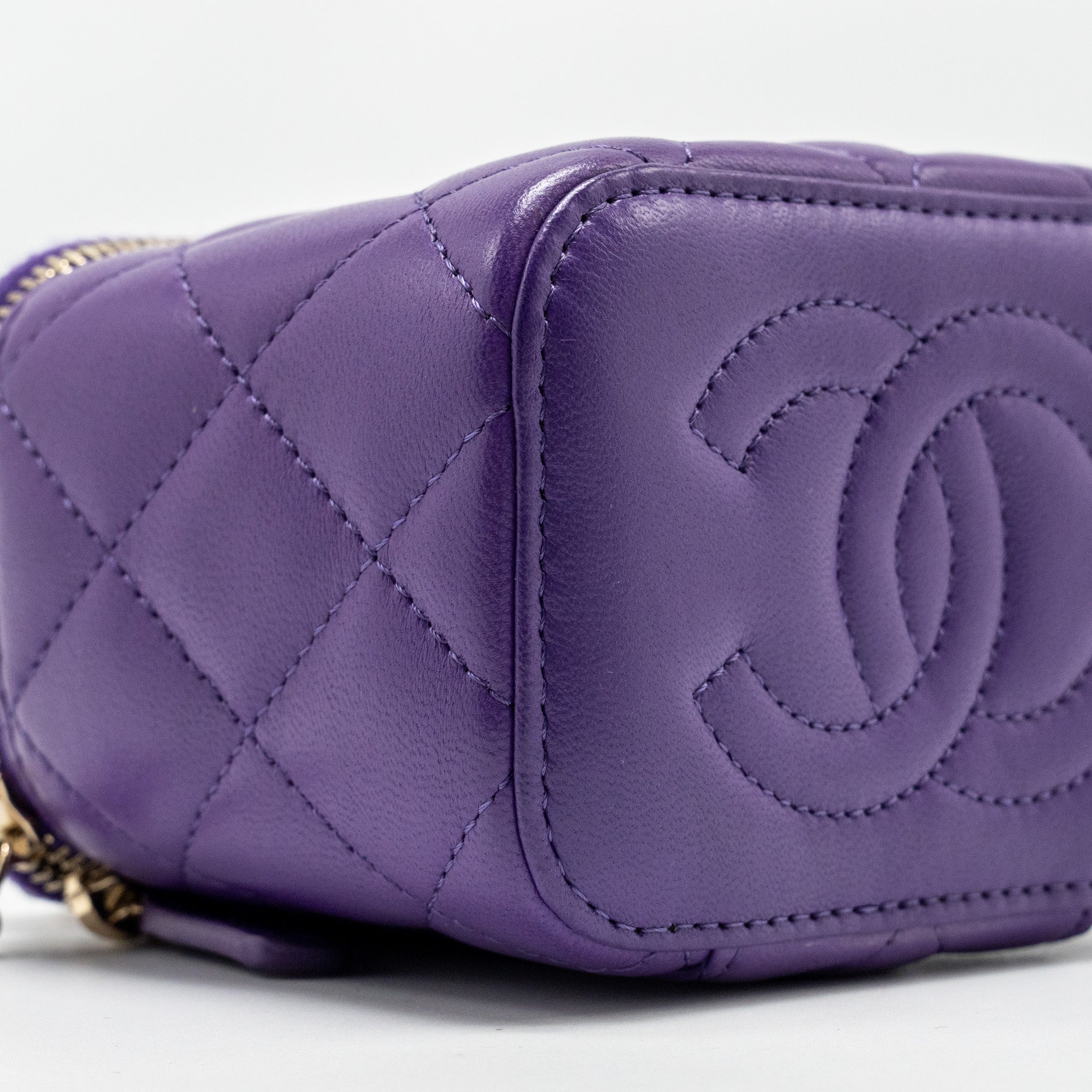 CHANEL 22A MINI VANITY CASE LAMBSKIN PURPLE LGHW (MICROCHIP)