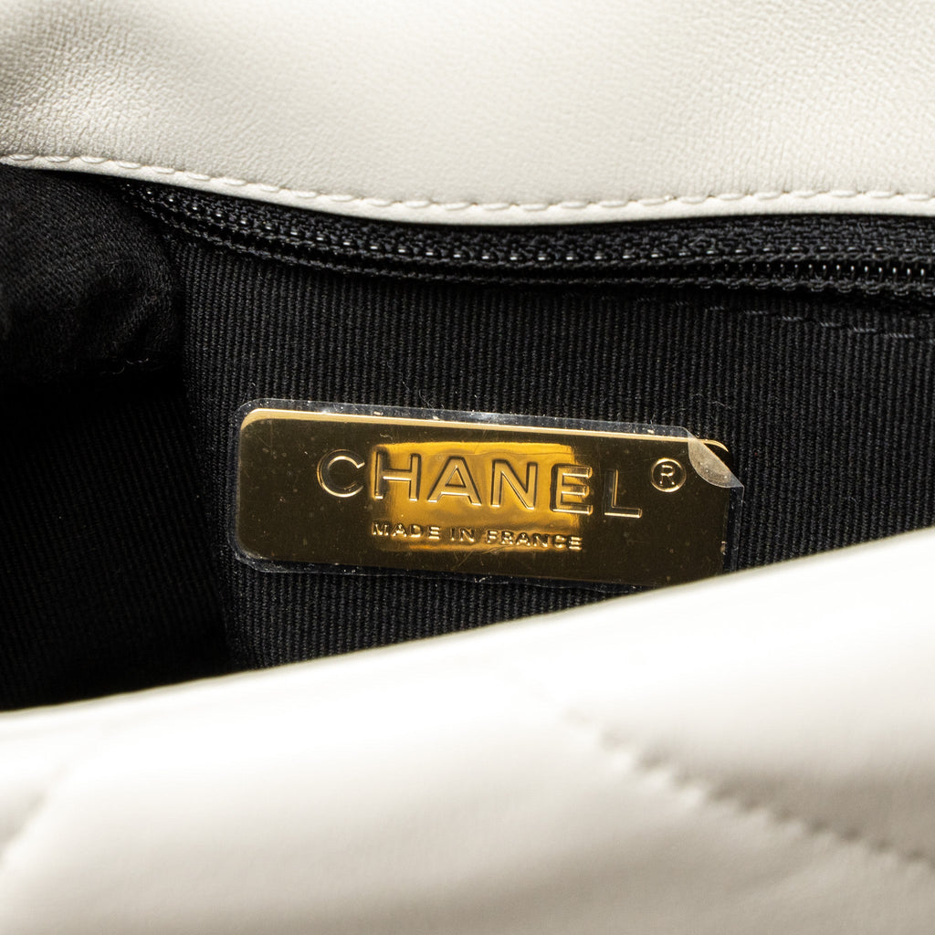 CHANEL SMALL 19 BAG LAMBSKIN WHITE MULTICOLOUR HARDWARE (MICROCHIP)