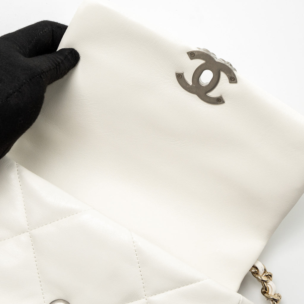 CHANEL SMALL 19 BAG LAMBSKIN WHITE MULTICOLOUR HARDWARE (MICROCHIP)
