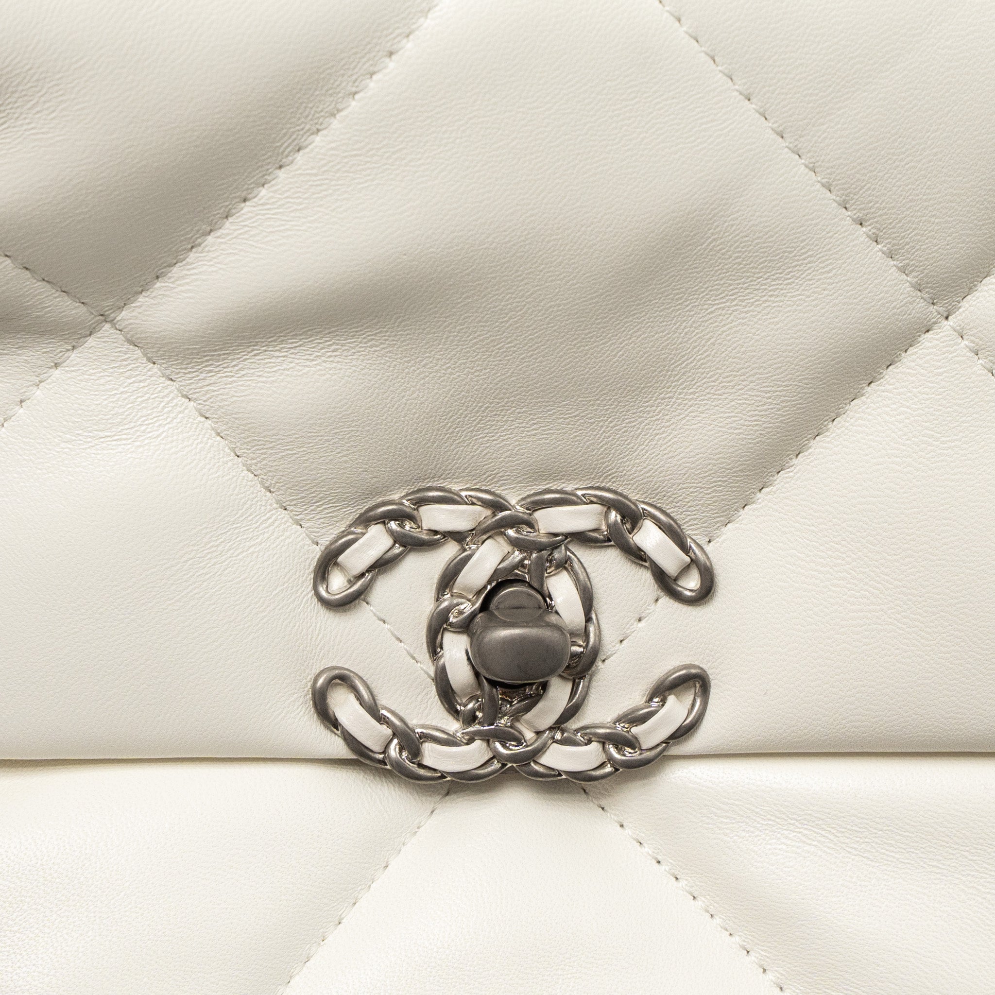 CHANEL SMALL 19 BAG LAMBSKIN WHITE MULTICOLOUR HARDWARE (MICROCHIP)