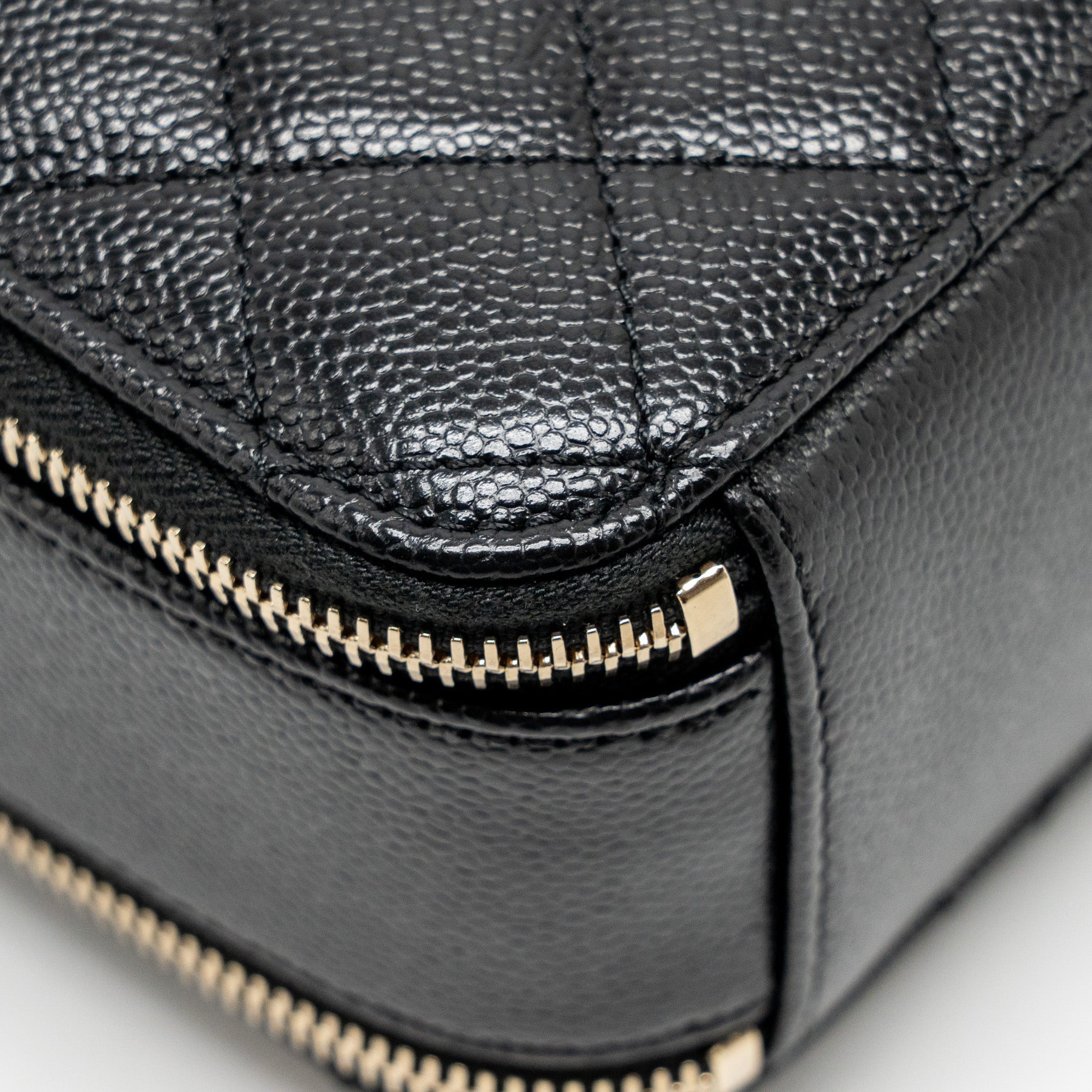 CHANEL LOGO DETAILED HANDLE MINI PICK ME UP VANITY CASE CAVIAR BLACK GHW (MICROCHIP)