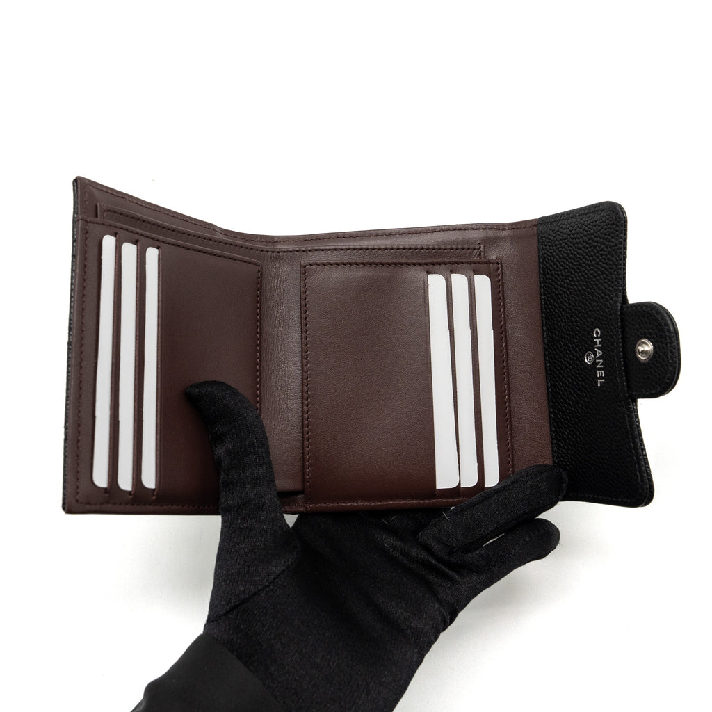 CHANEL CLASSIC COMPACT WALLET CAVIAR BLACK SHW (MICROCHIP)