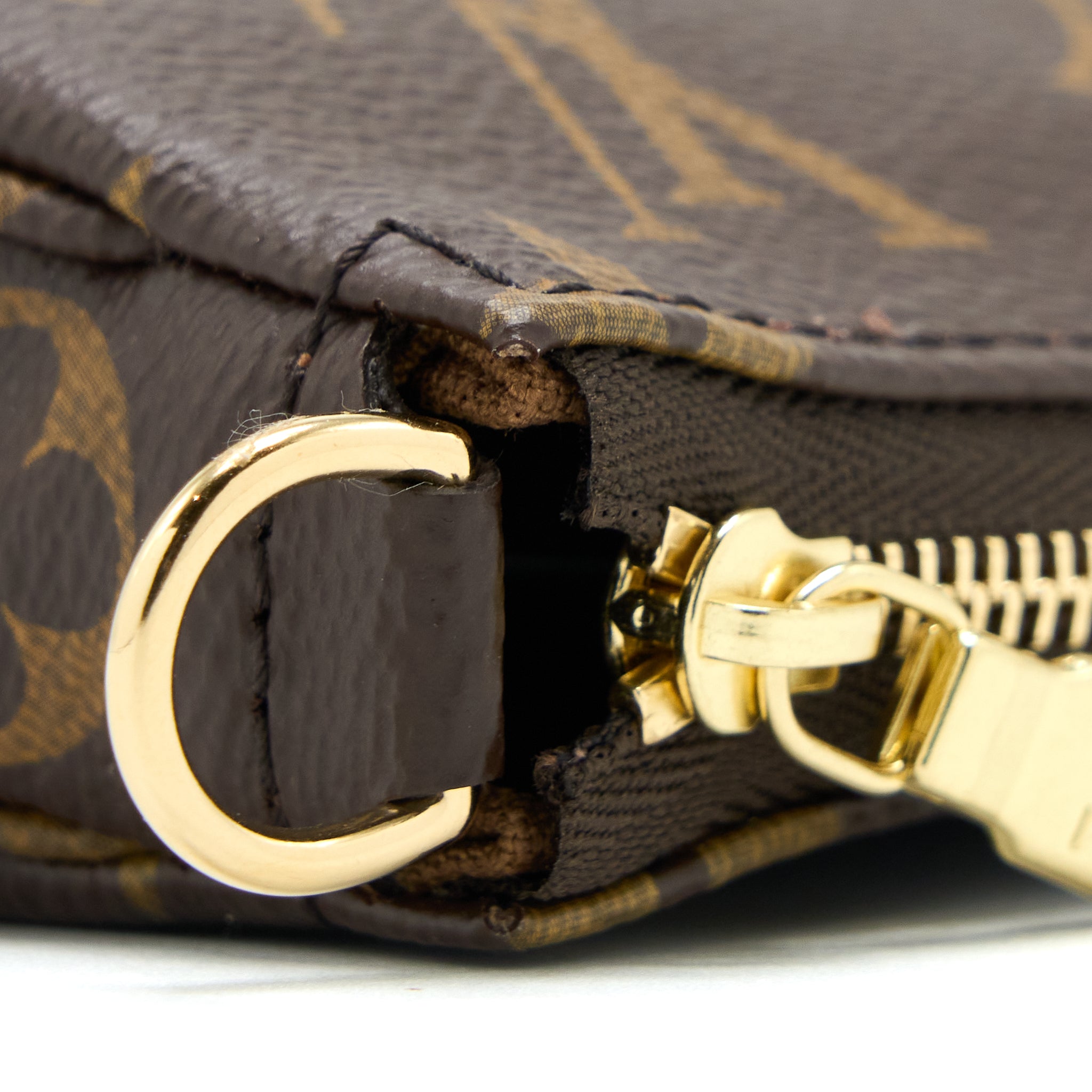 LOUIS VUITTON POCHETTE ACCESSORIES MONOGRAM CANVAS GHW (NEW VERSION)