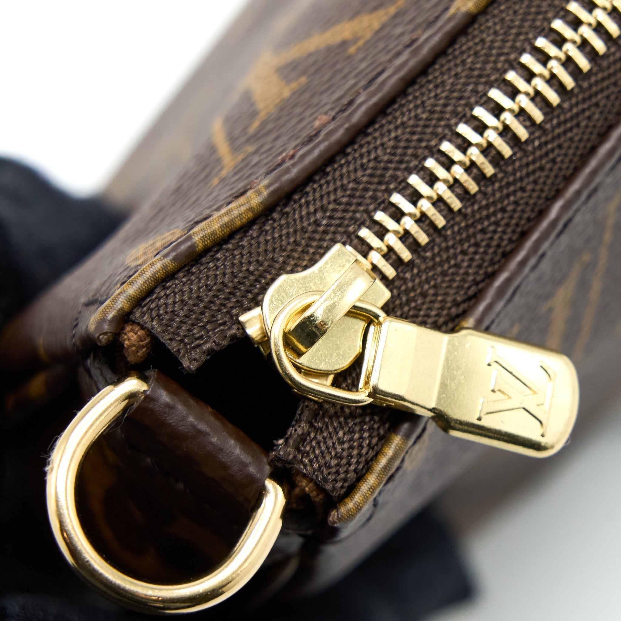 LOUIS VUITTON POCHETTE ACCESSORIES MONOGRAM CANVAS GHW (NEW VERSION)
