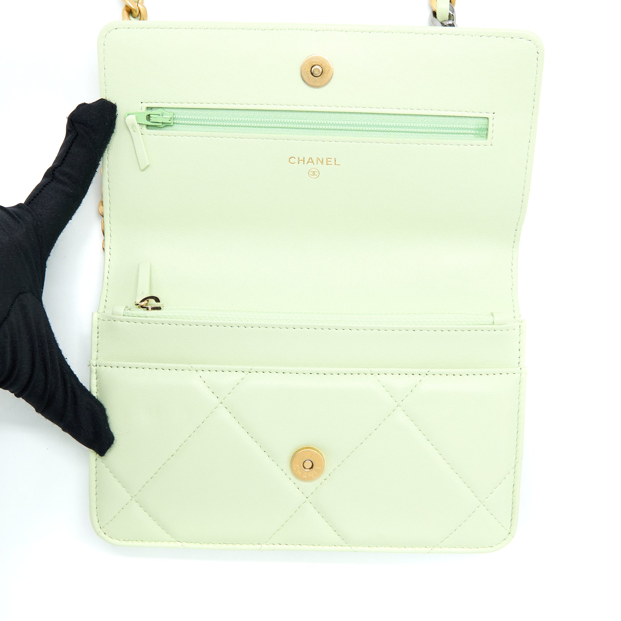 CHANEL 19 WALLET ON CHAIN LAMBSKIN LIGHT GREEN MULTICOLOUR HARDWARE (MICROCHIP)