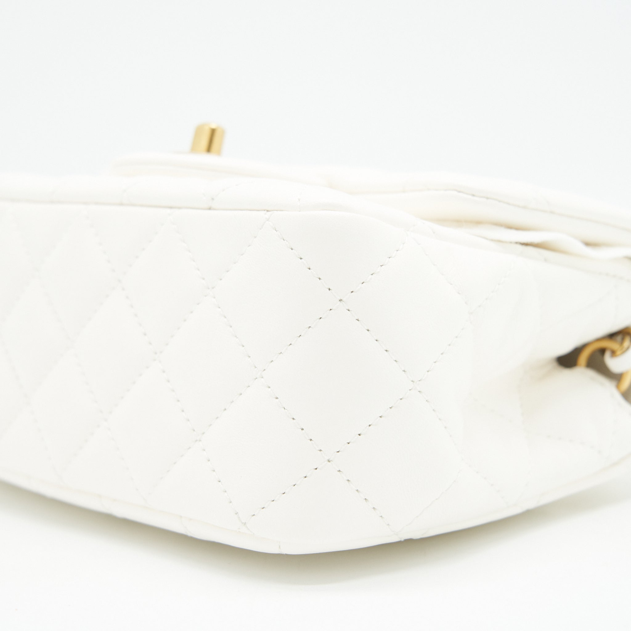 CHANEL 21B PEARL CRUSH SQUARE MINI FLAP BAG WHITE GHW