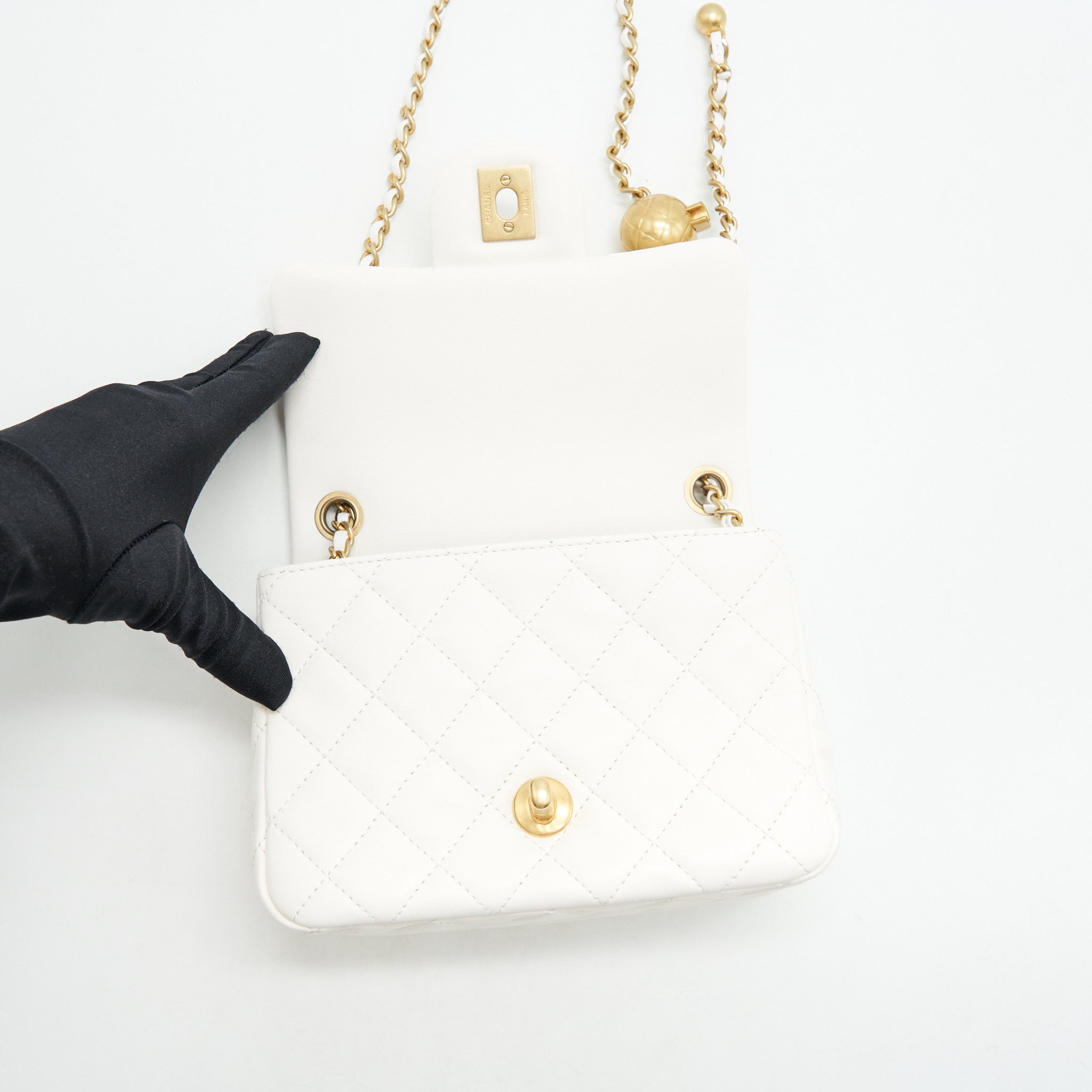 CHANEL 21B PEARL CRUSH SQUARE MINI FLAP BAG WHITE GHW