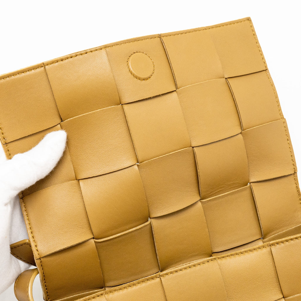 BOTTEGA VENETA SMALL CASSETTE BAG LAMBSKIN CARAMEL GHW