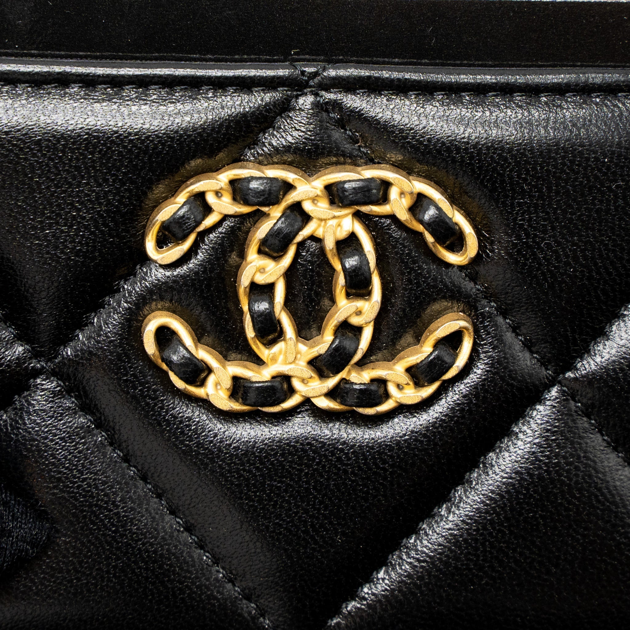 CHANEL 19 CARD HOLDER LAMBSKIN BLACK/PINK GHW (MICROCHIP)