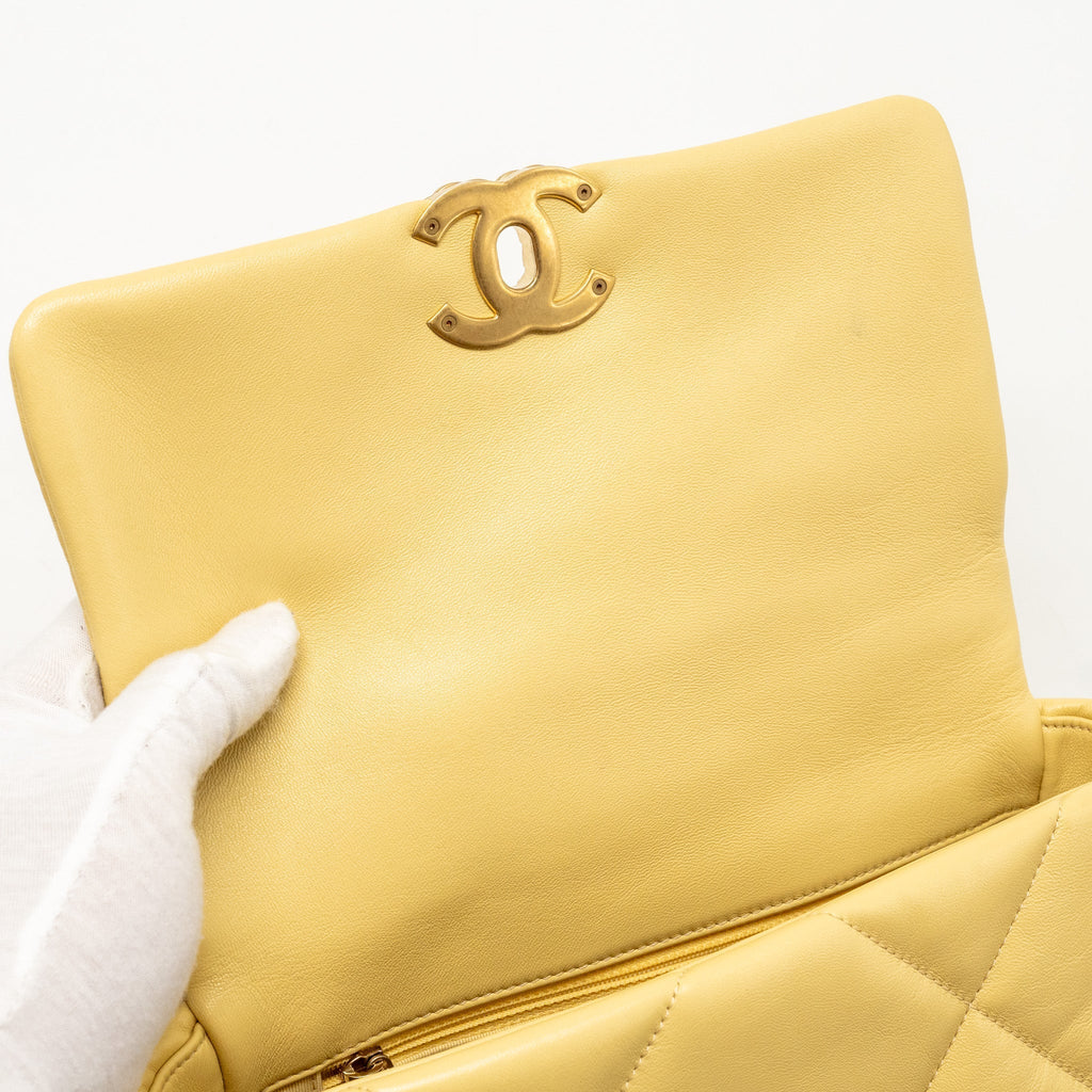 CHANEL SMALL 19 BAG LAMBSKIN YELLOW MULTICOLOUR HARDWARE (MICROCHIP)