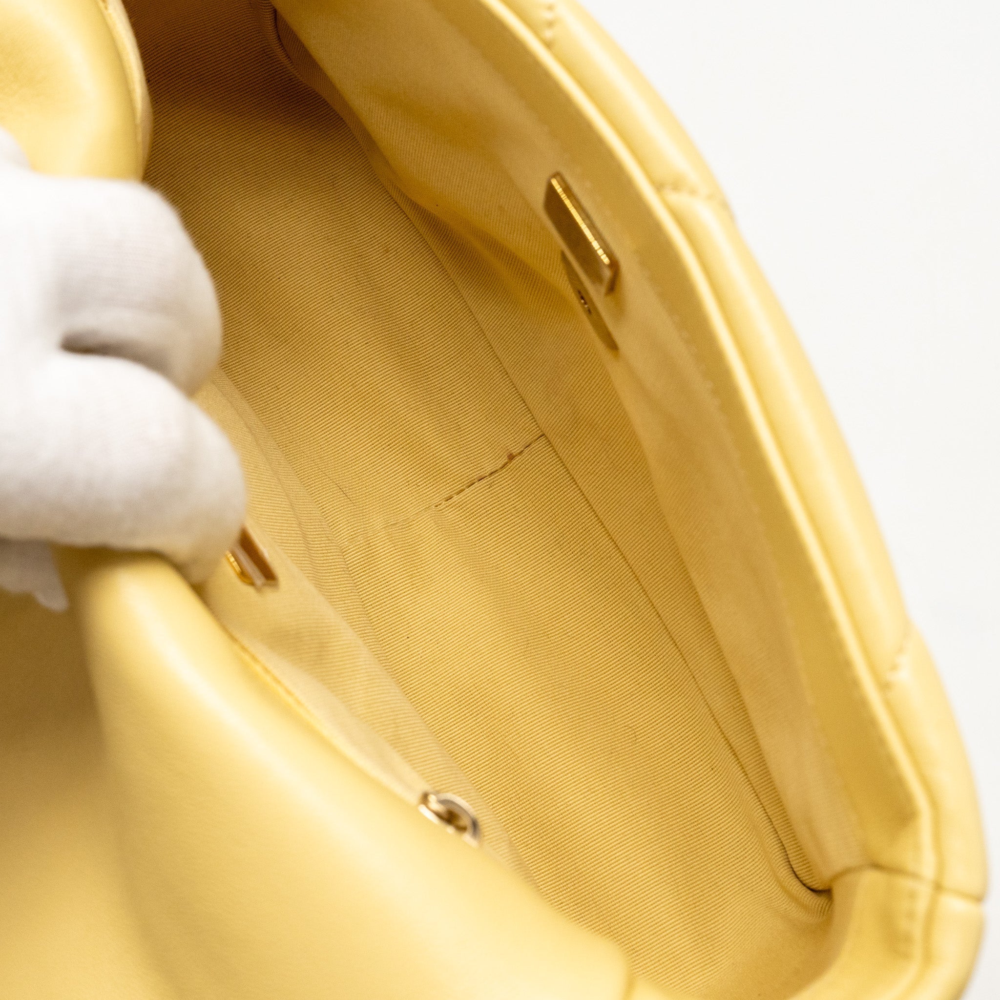 CHANEL SMALL 19 BAG LAMBSKIN YELLOW MULTICOLOUR HARDWARE (MICROCHIP)